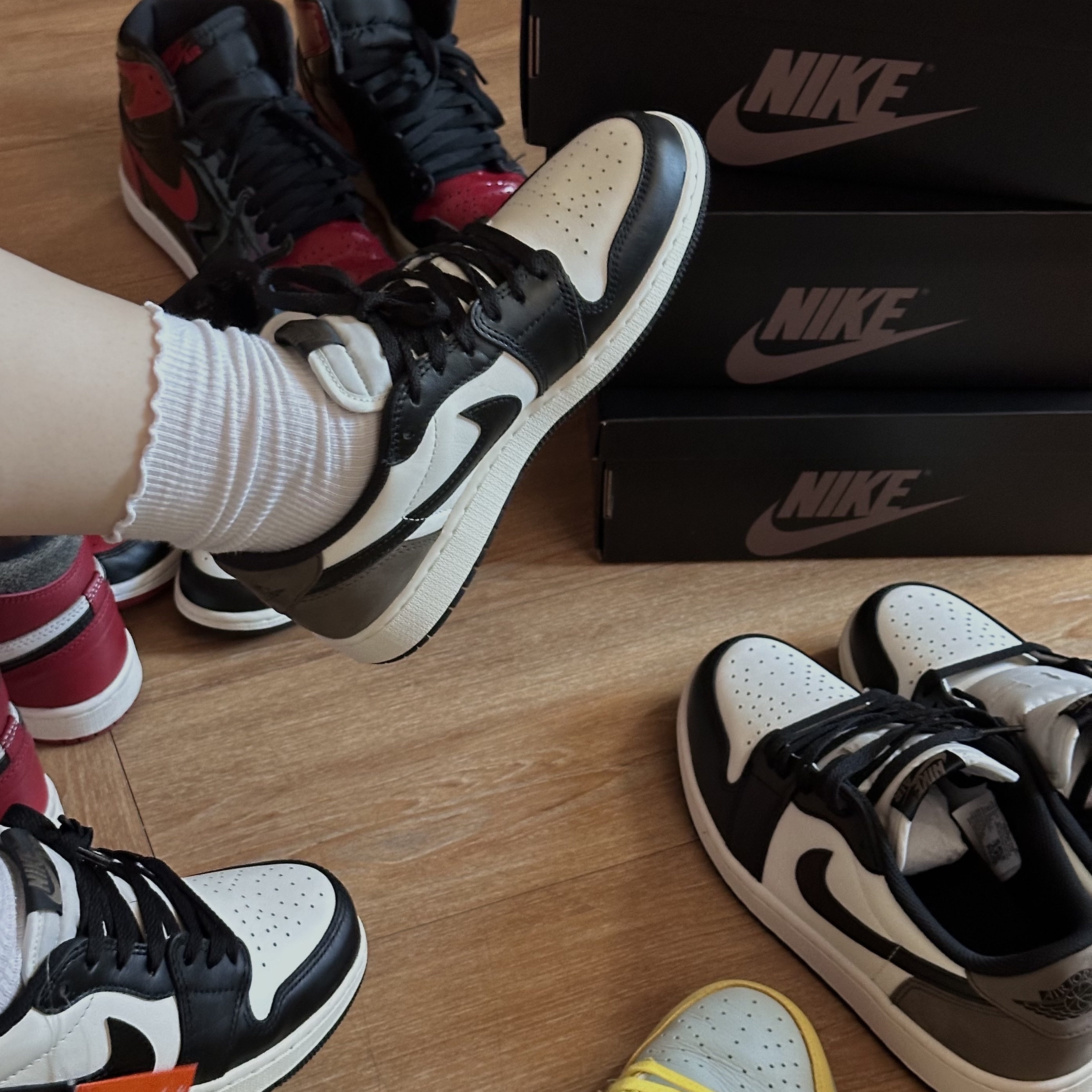 (GS) Jordan 1 Retro Low OG Mocha, Jordan 1 Retro Low OG Mocha 착용 스타일 - 1