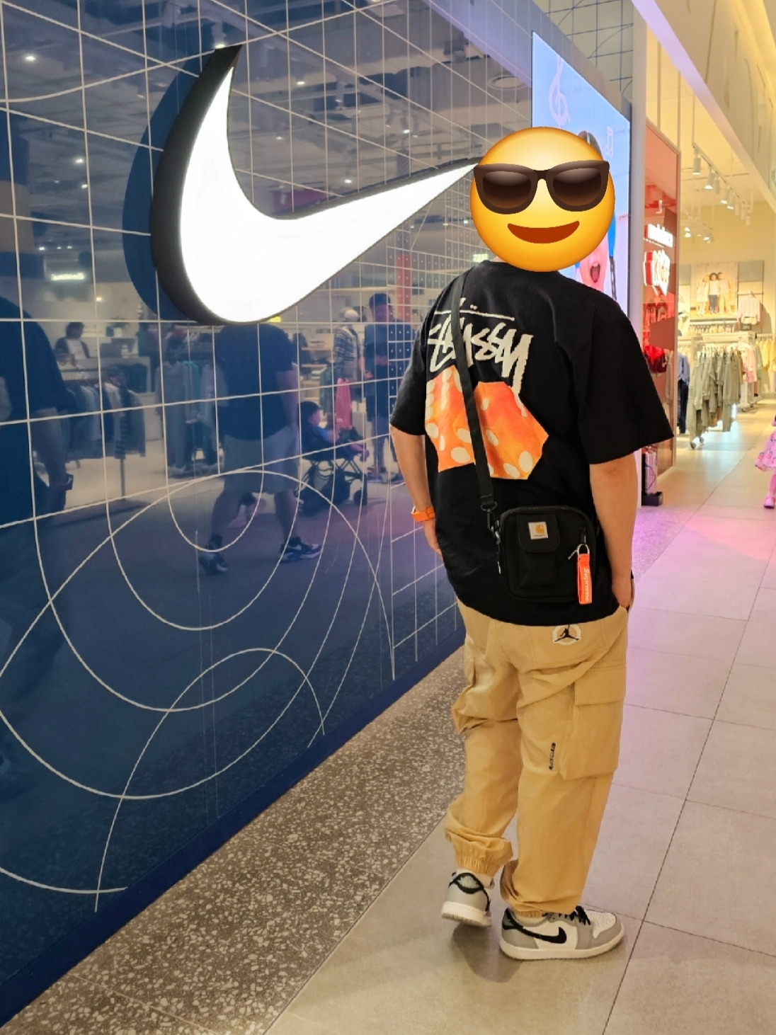 Stussy Diced Out T-Shirt Black, Supreme Ripstop Keychain Orange - 24SS 착용 스타일
