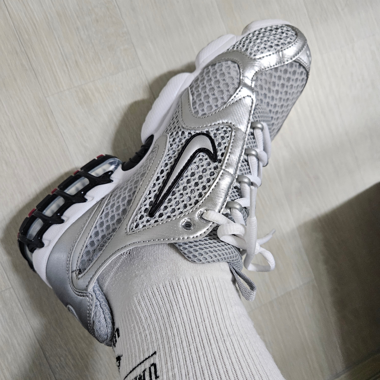 Nike Air Zoom Spiridon Cage 2 Metallic Silver 착용 스타일 - 1