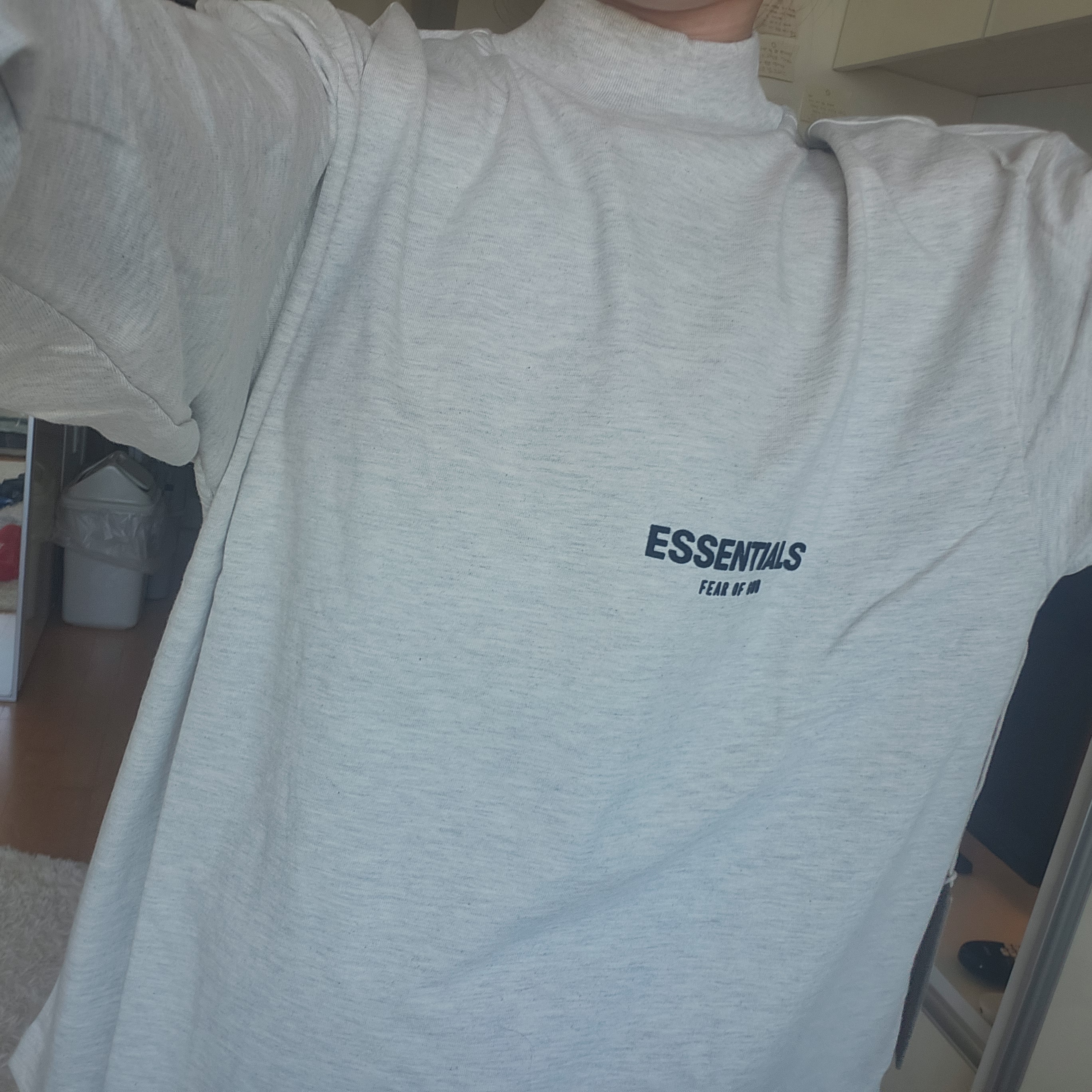 Essentials The Core Collection Long Sleeve T-Shirt Light Oatmeal 착용 스타일 - 1