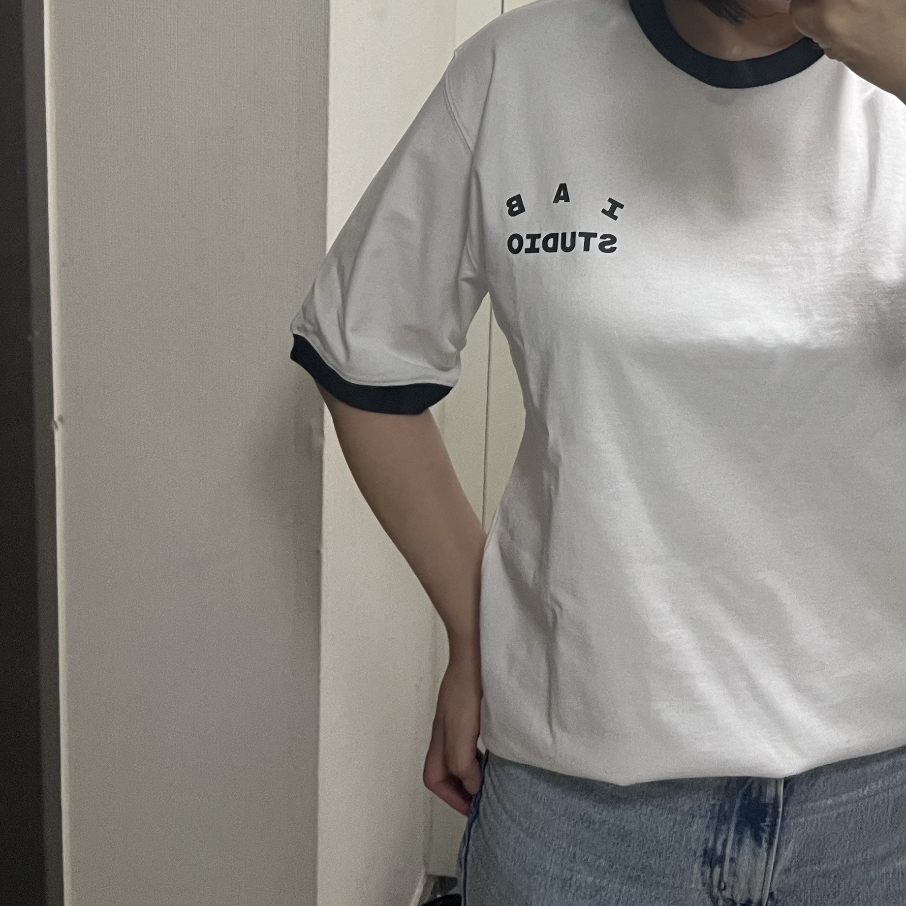 IAB Studio Established T-Shirt White Black 착용 스타일