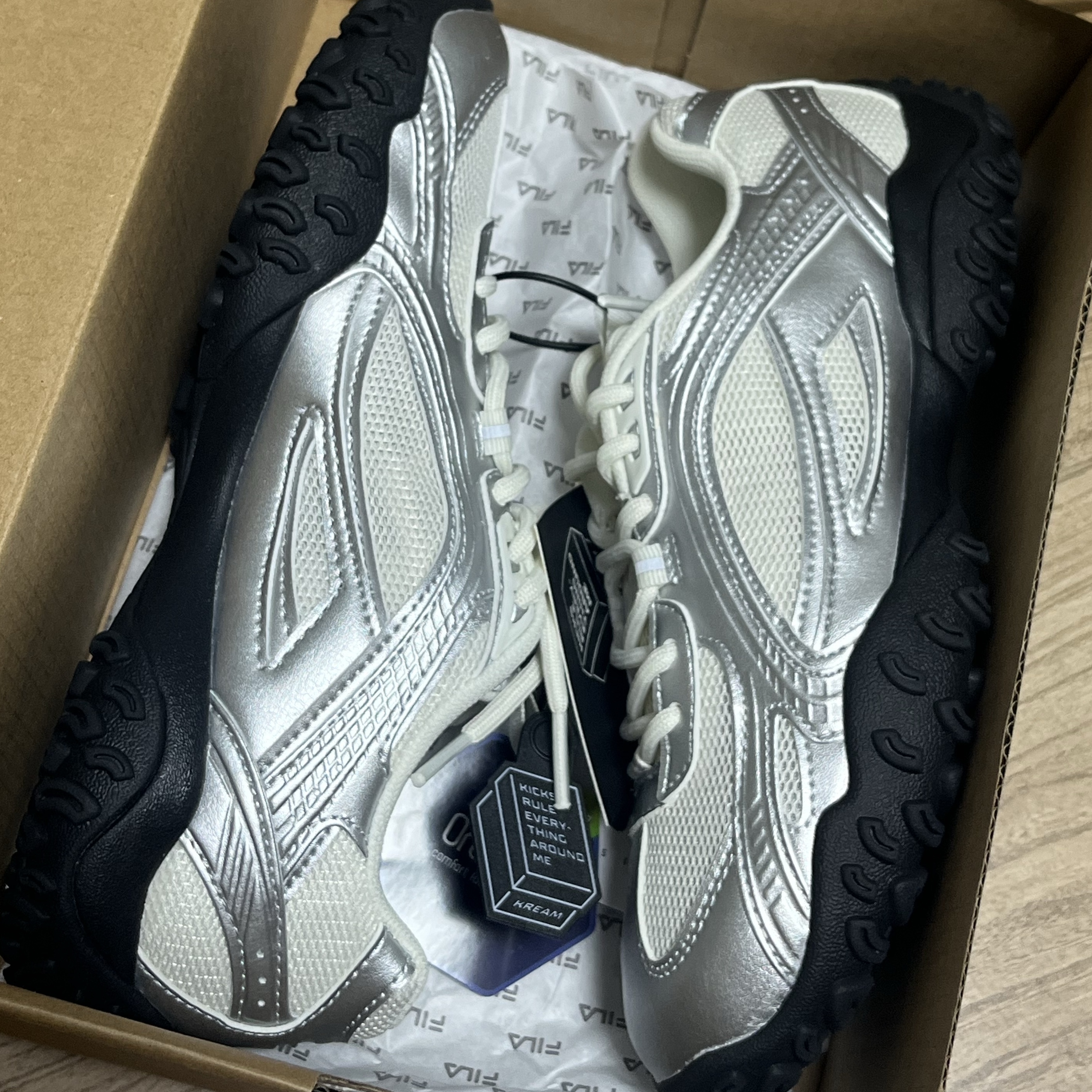 Fila Echappe MS Silver Moon 착용 스타일