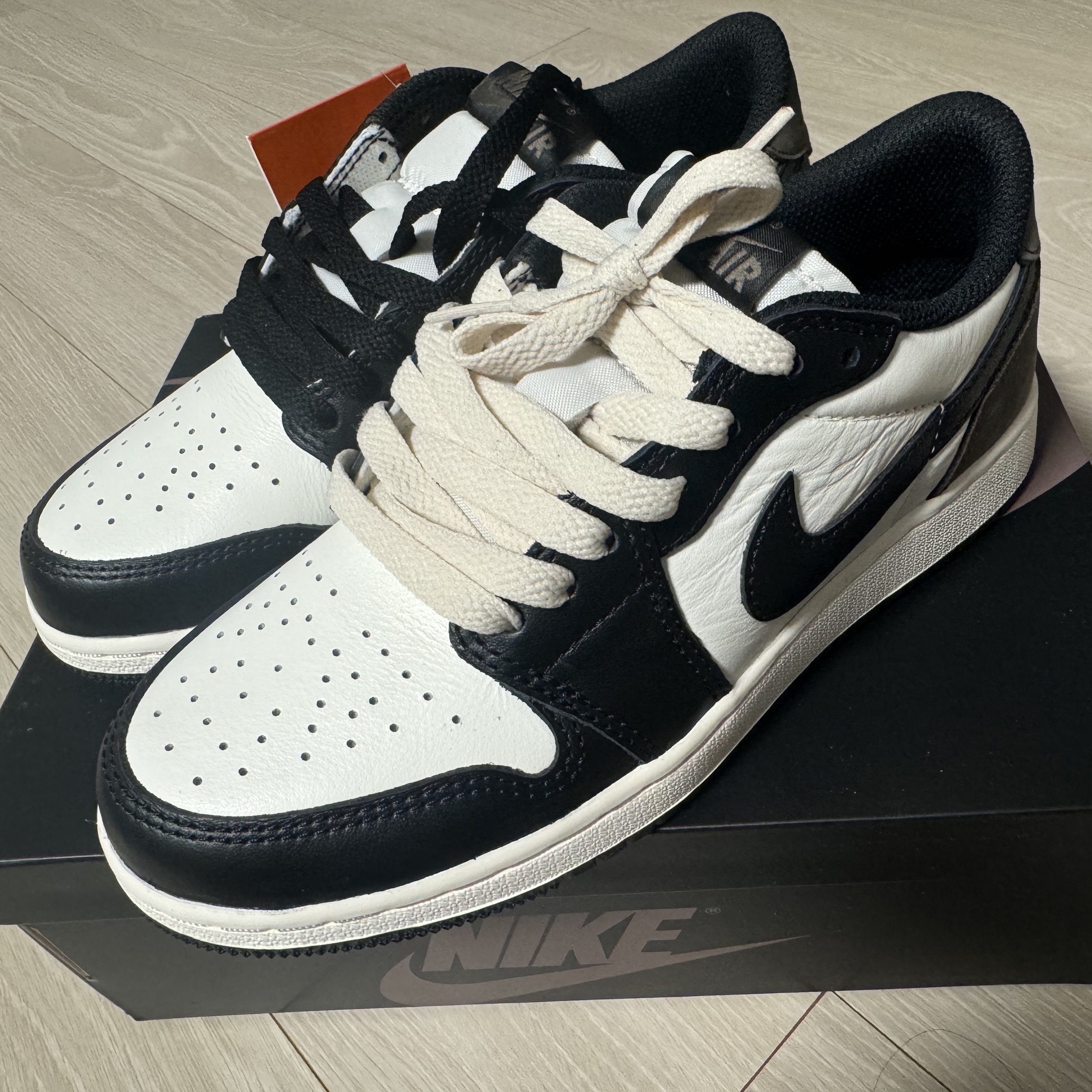 (GS) Jordan 1 Retro Low OG Mocha 착용 스타일
