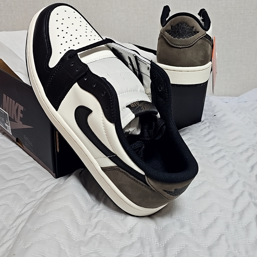 Jordan 1 Retro Low OG Mocha 착용 스타일 - 4