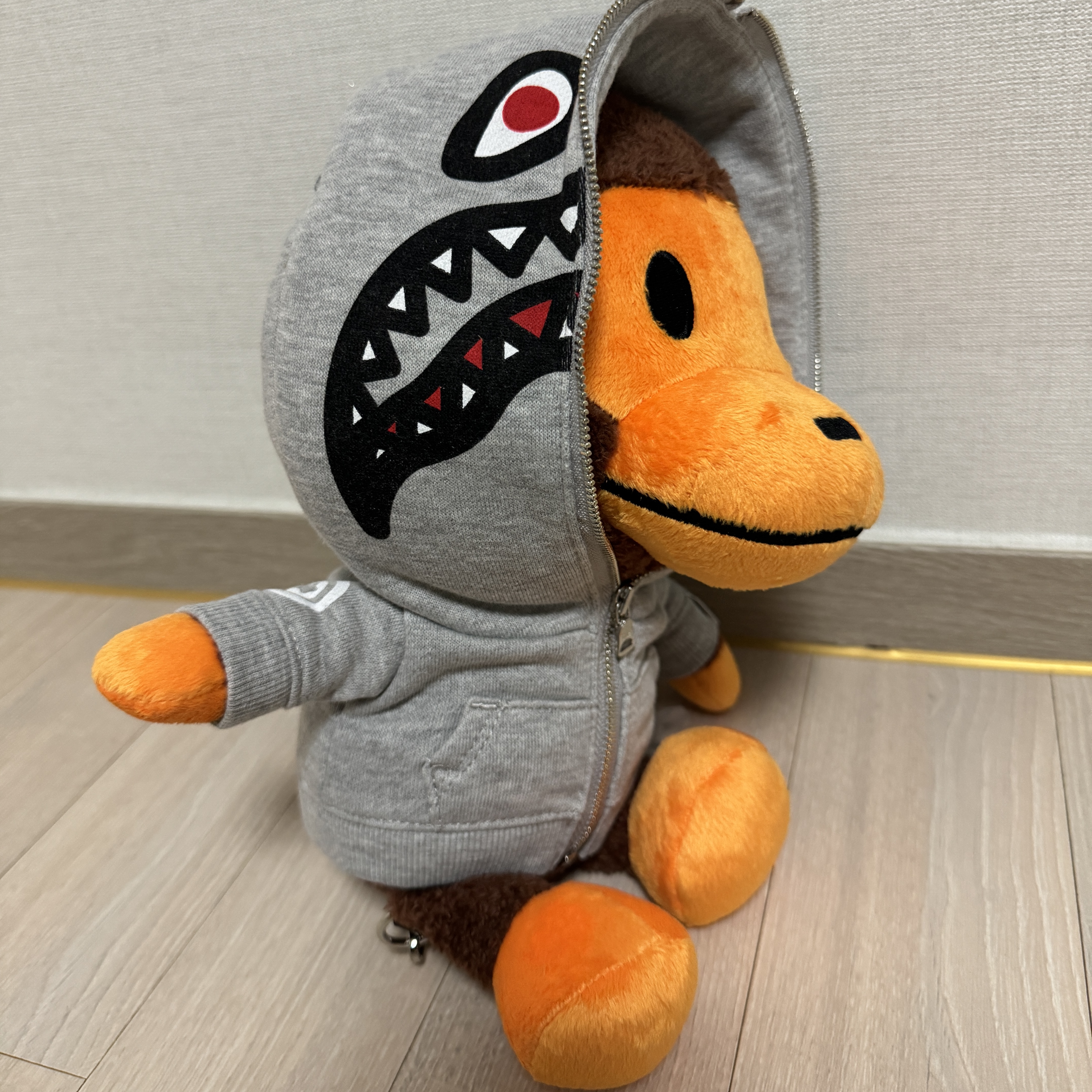 (W) BAPE Baby Milo Plush Doll Backpack Brown 착용 스타일