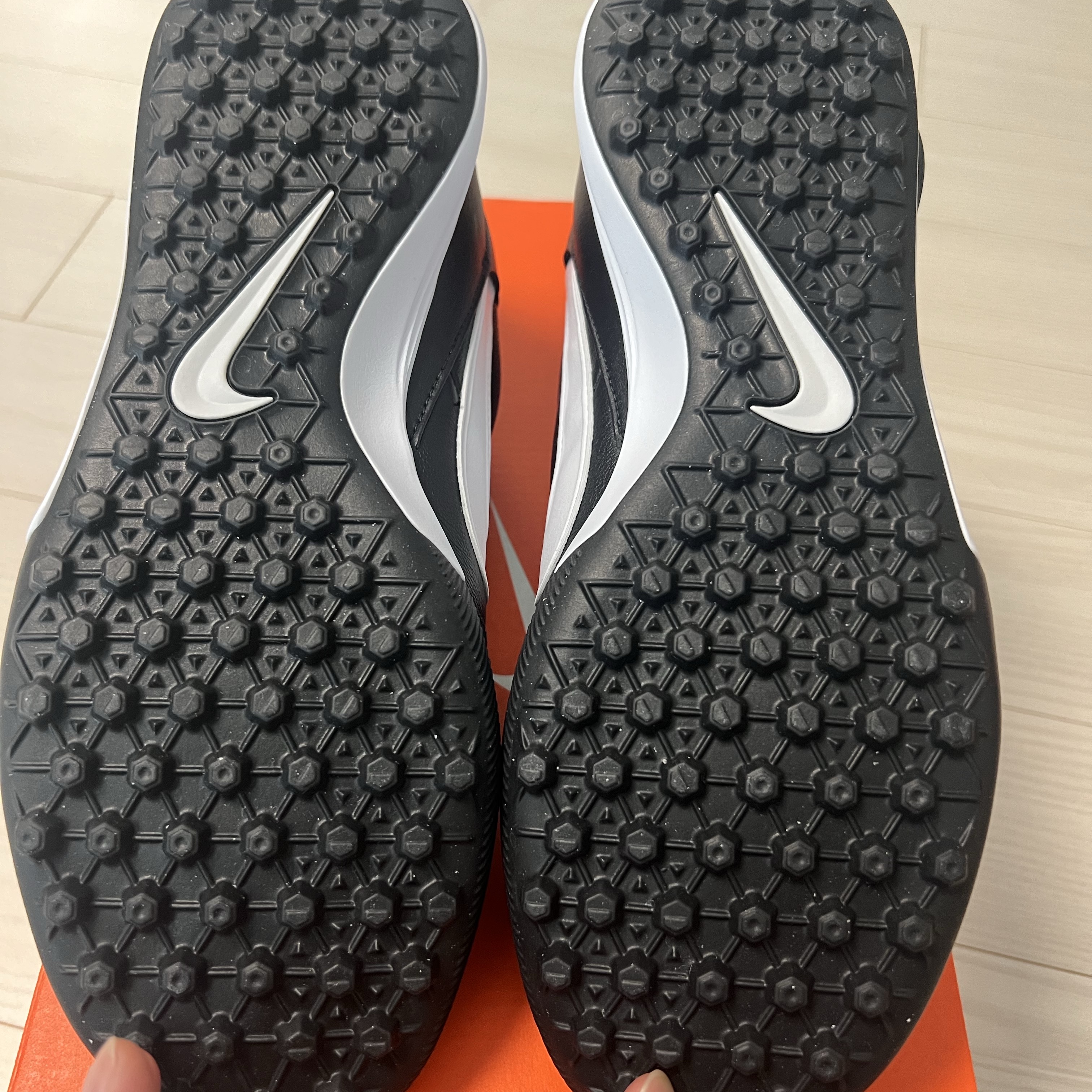 Nike Premier 3 TF Black White 착용 스타일 - 3