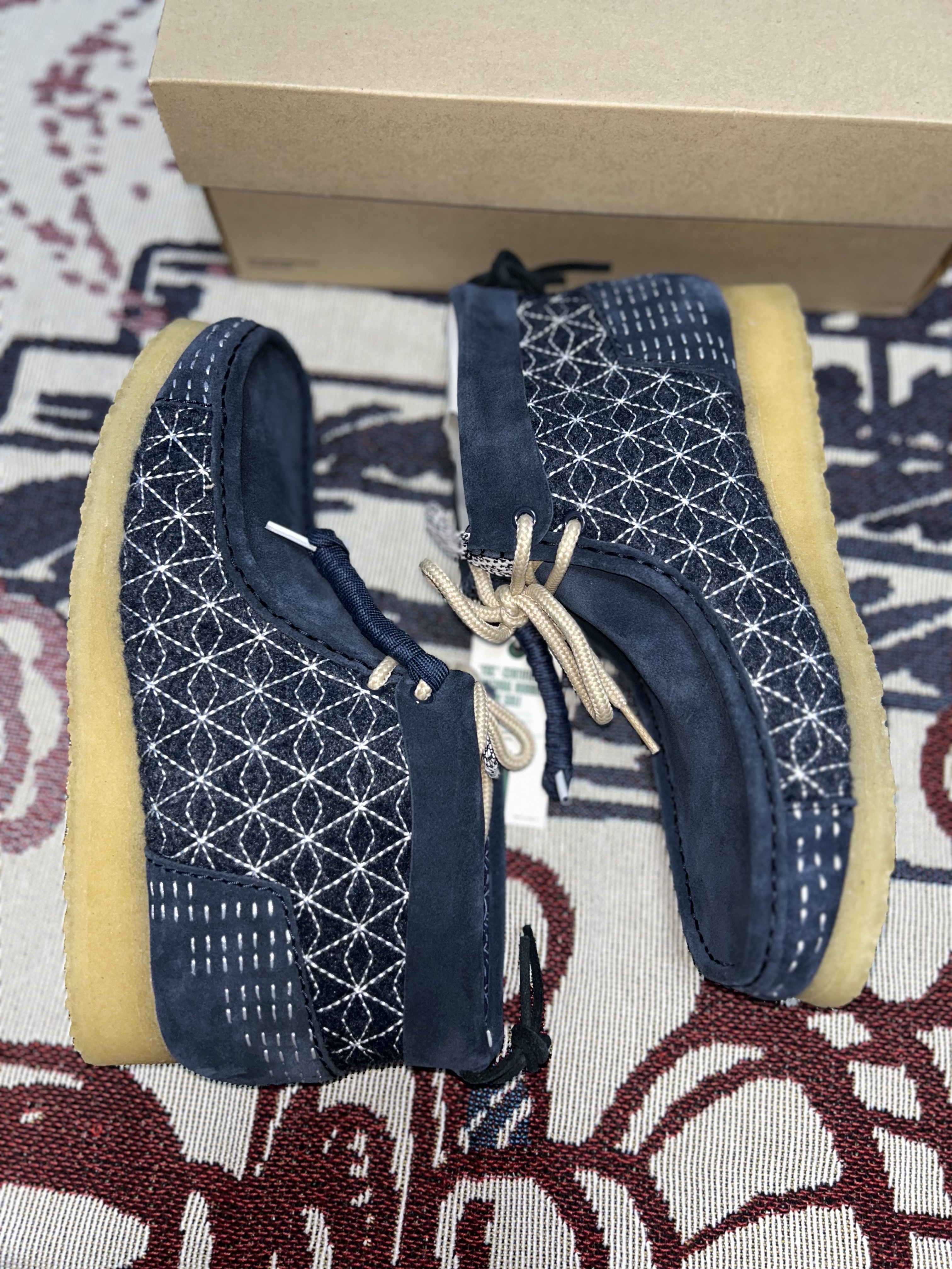 Clarks Wallabee Boot Navy Shashiko 착용 스타일 - 4