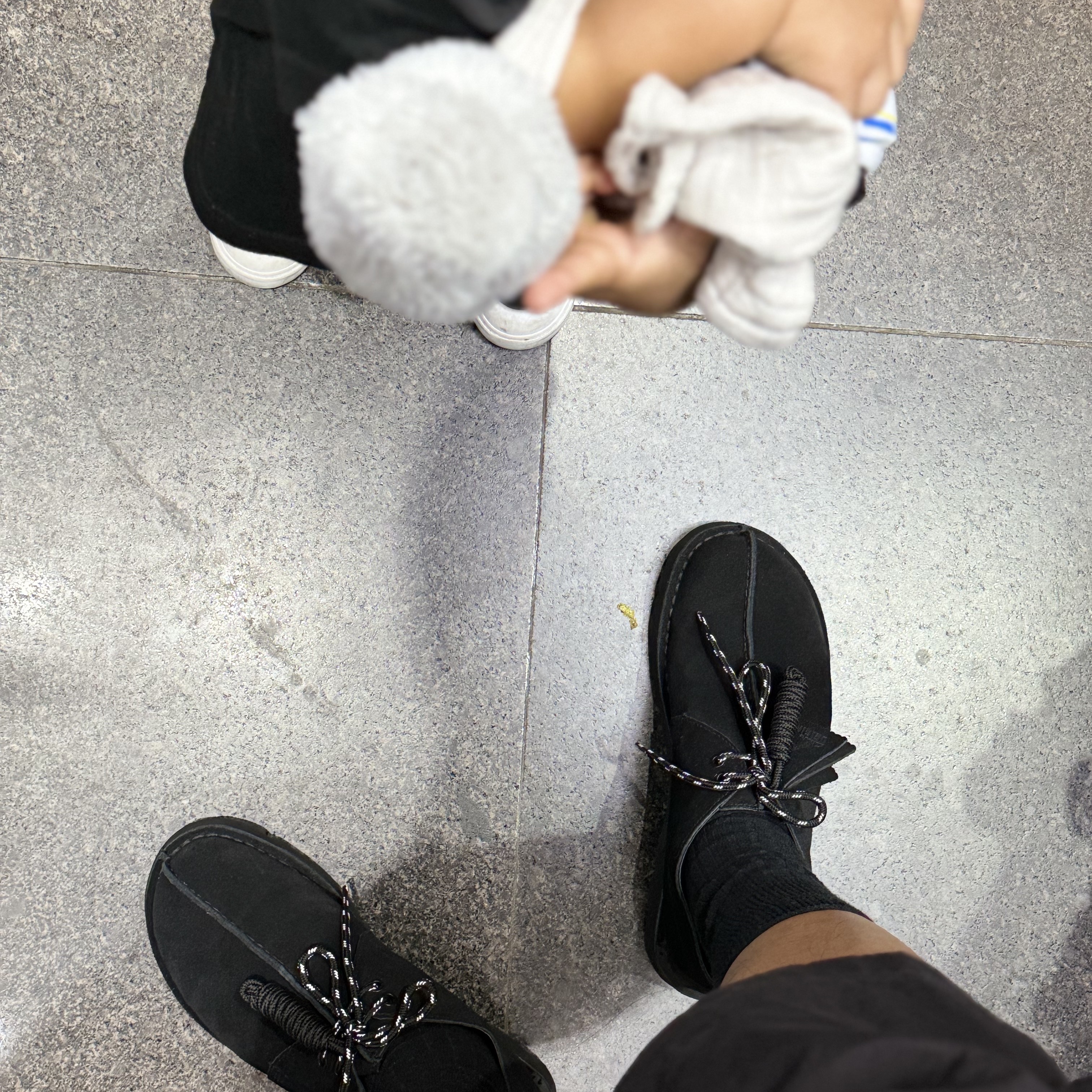 Clarks Desert Trek GTX Black Suede 착용 스타일 - 1