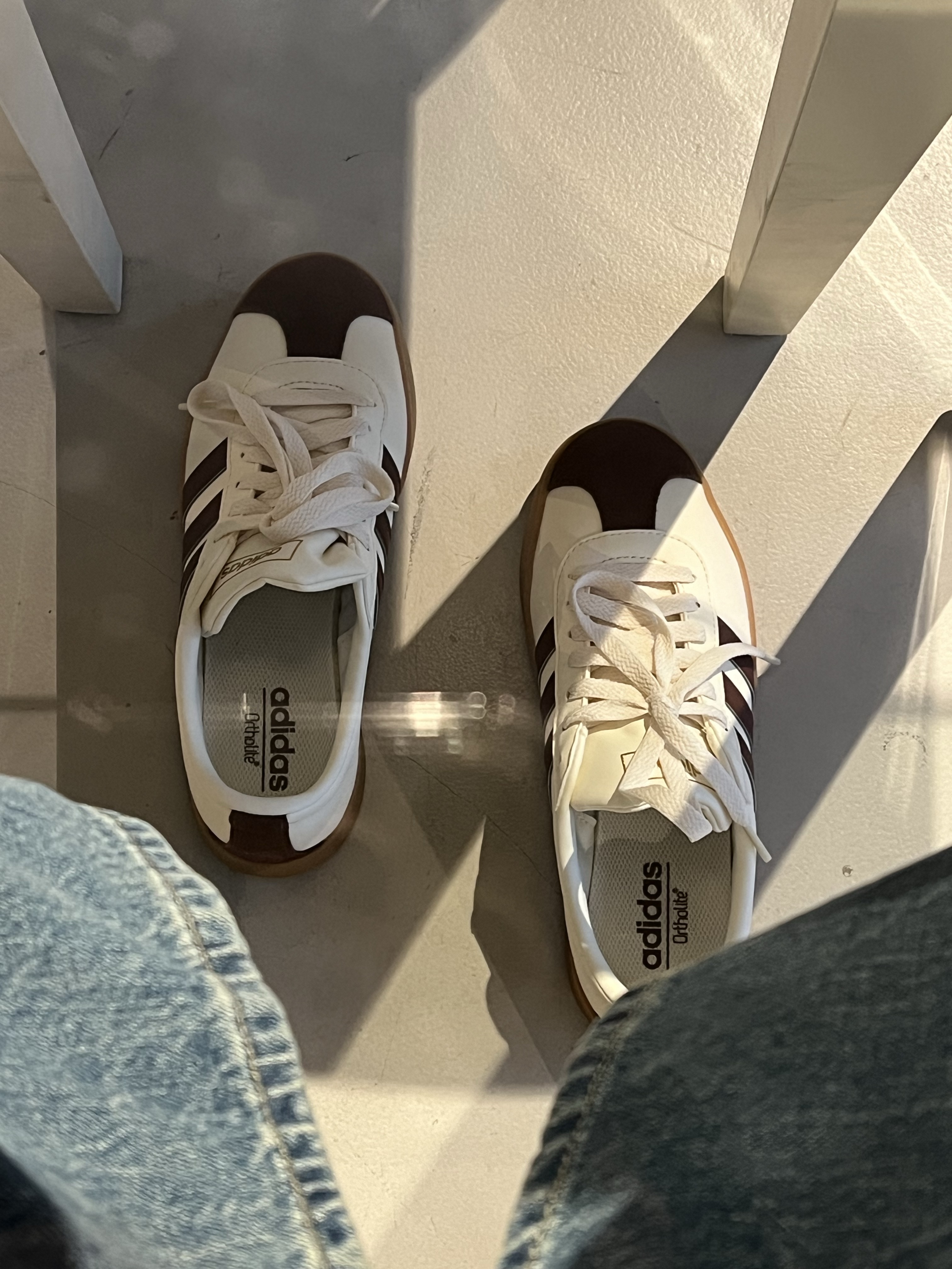 Adidas VL Court 2.0 Cream Brown 착용 스타일 - 1