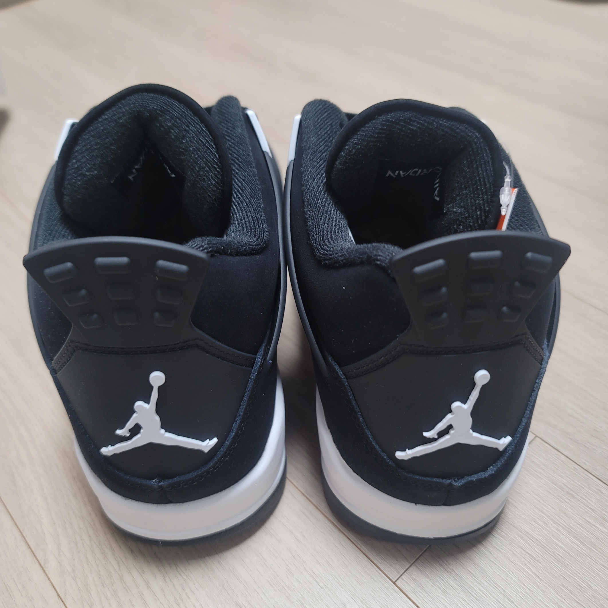 Jordan 4 Retro White Thunder 착용 스타일 - 2