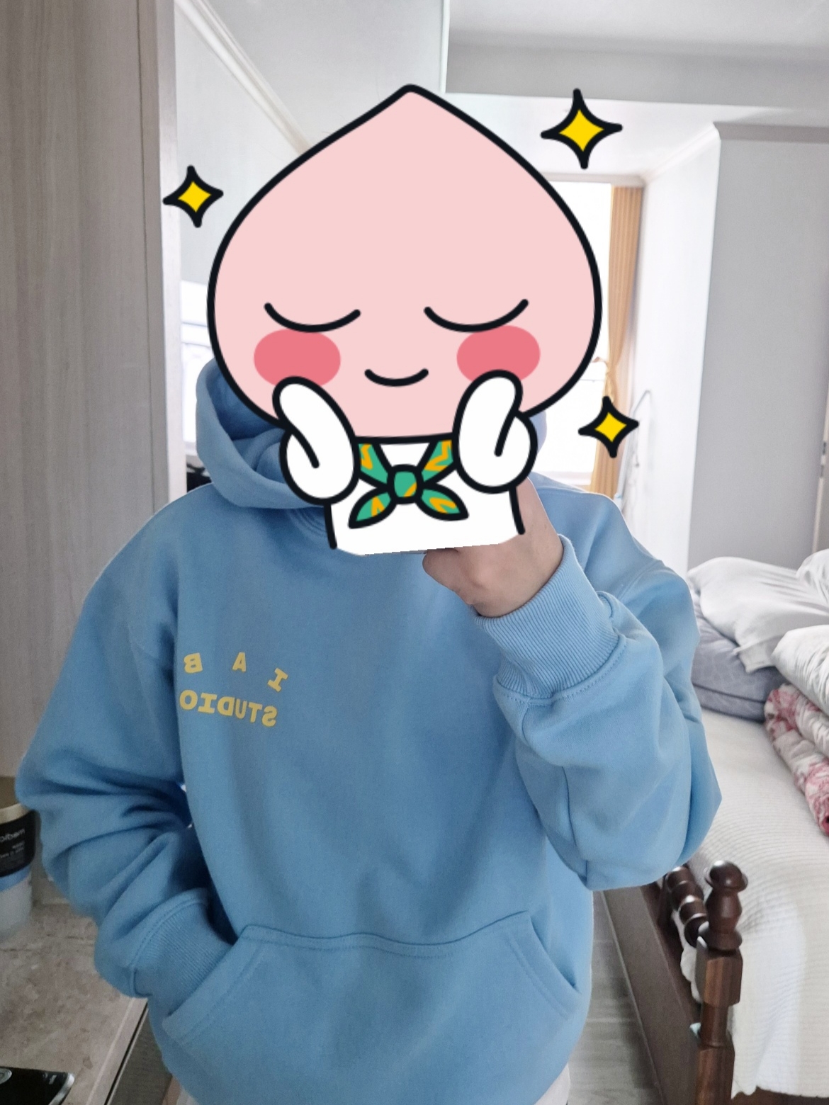 IAB Studio Hoodie Sky Blue Lemon 착용 스타일