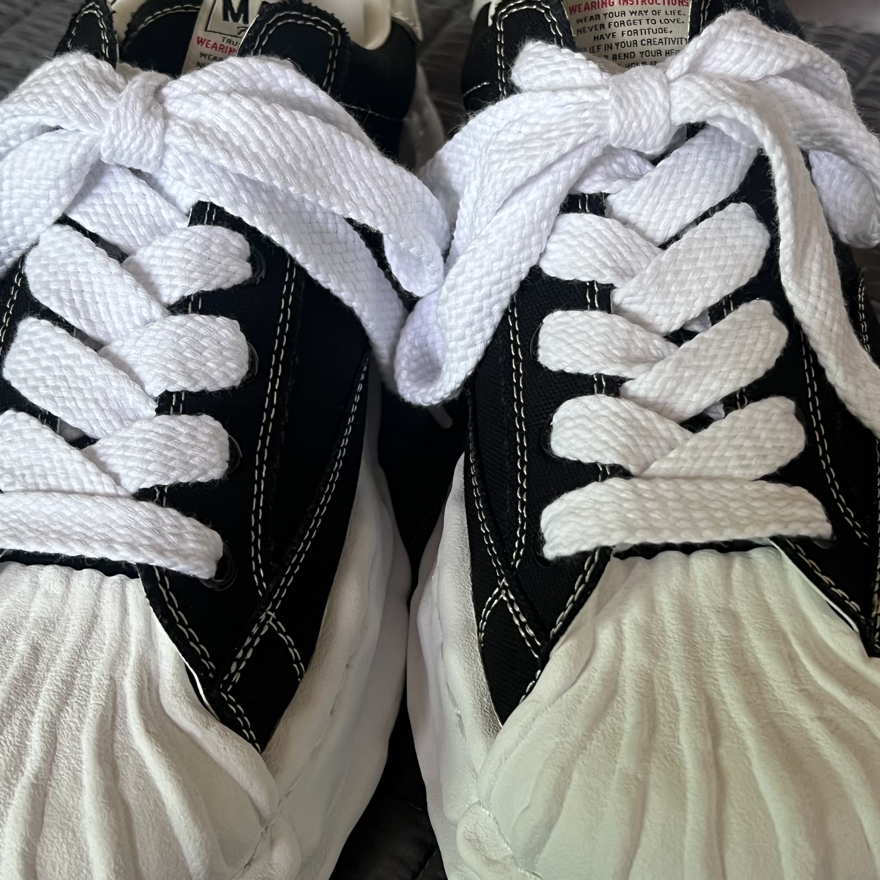 Maison Mihara Yasuhiro Blakey OG Sole Canvas Low-top Sneakers Black White 착용 스타일