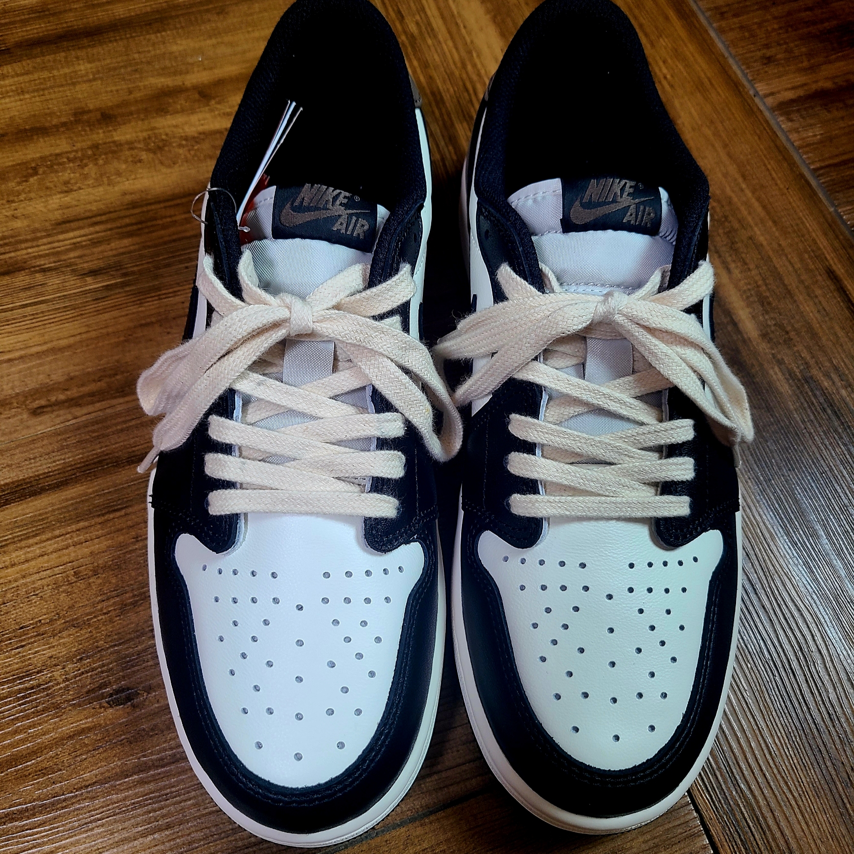Jordan 1 Retro Low OG Mocha 착용 스타일 - 2