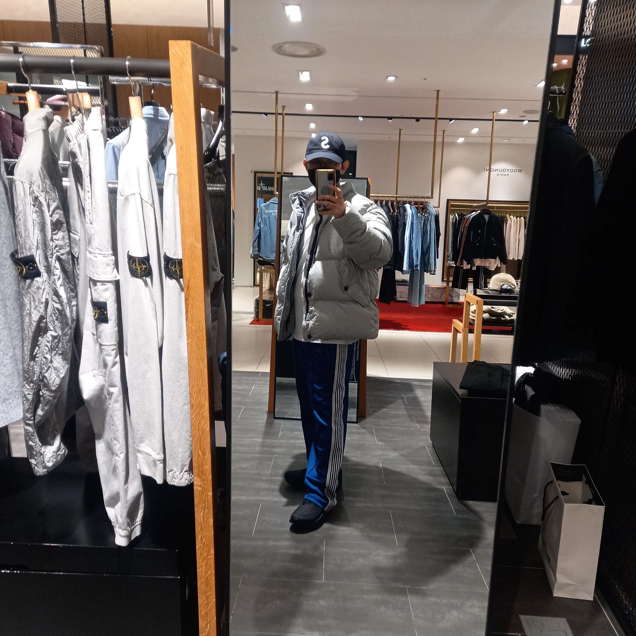 Stone Island 40123 Garment Dyed Crinkle Reps R-NY Down Jacket Grey - 24FW, Supreme Seersucker S Logo 6-Panel Black - 24SS 착용 스타일 - 1