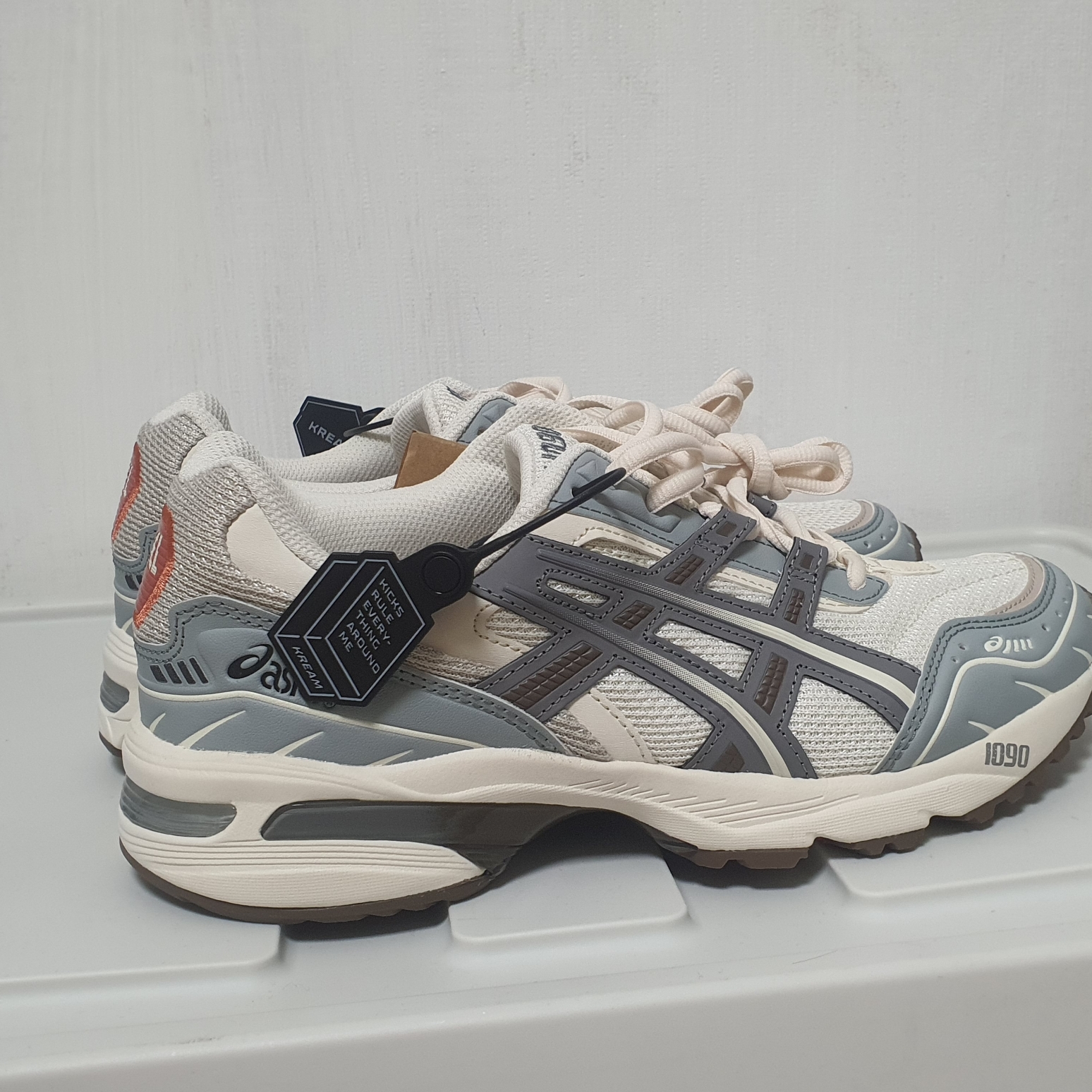 Asics Gel-1090 Blue Grey 착용 스타일 - 1