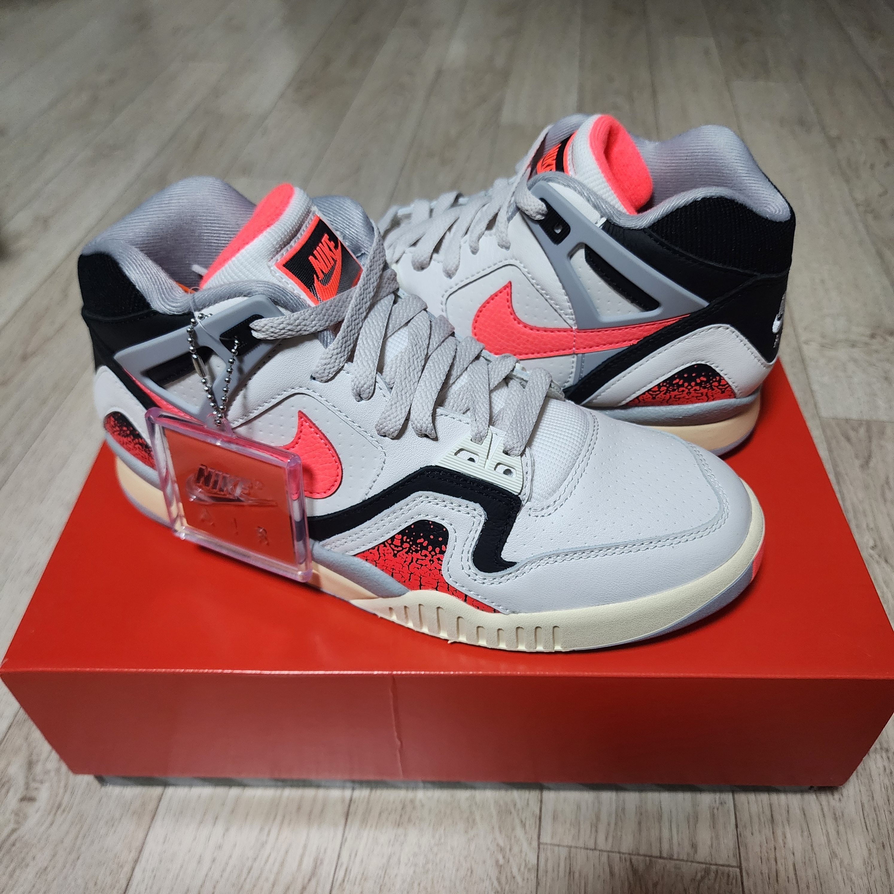Nike Air Tech Challenge II Hot Lava 2024 착용 스타일