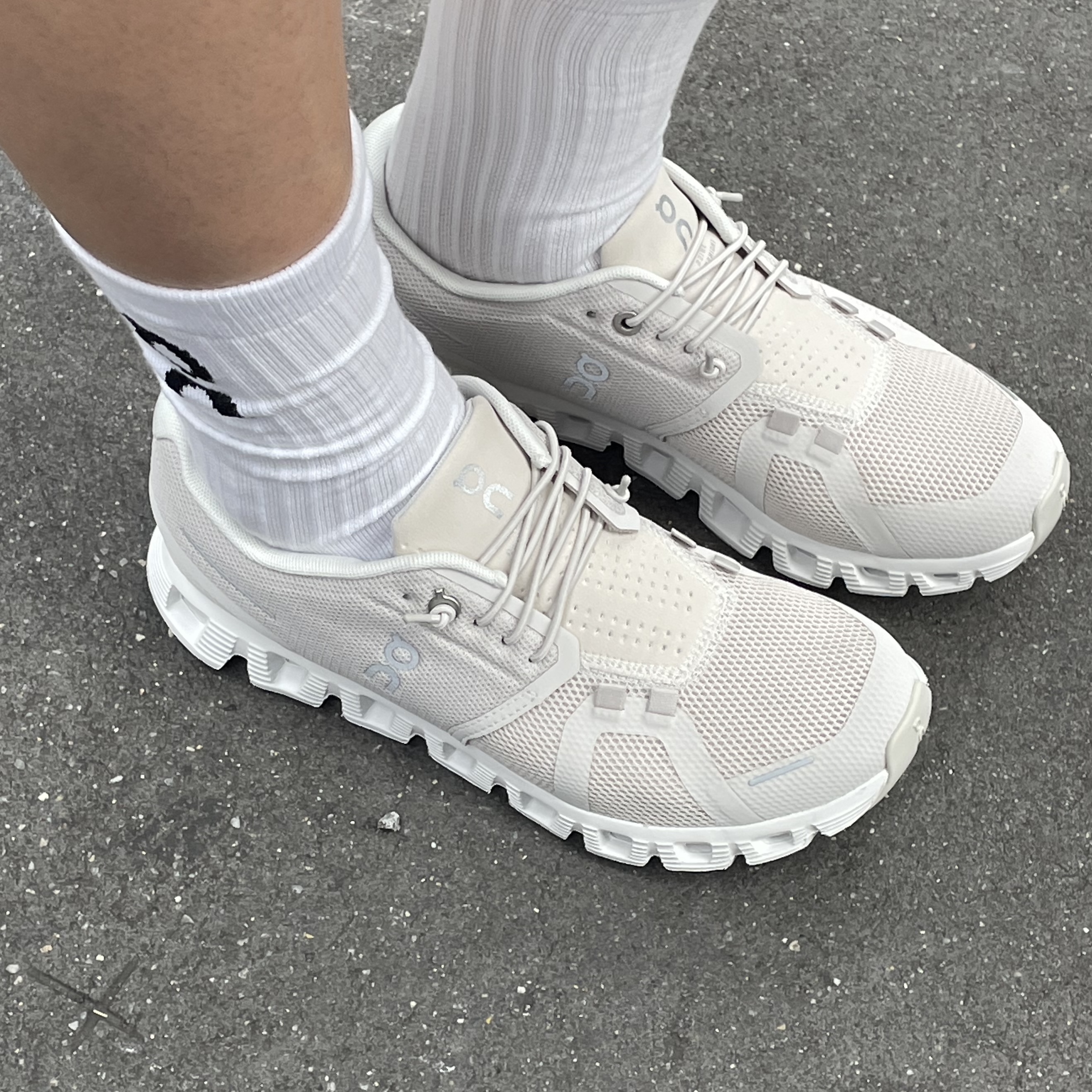 (W) On Running Cloud 5 Pearl White 착용 스타일