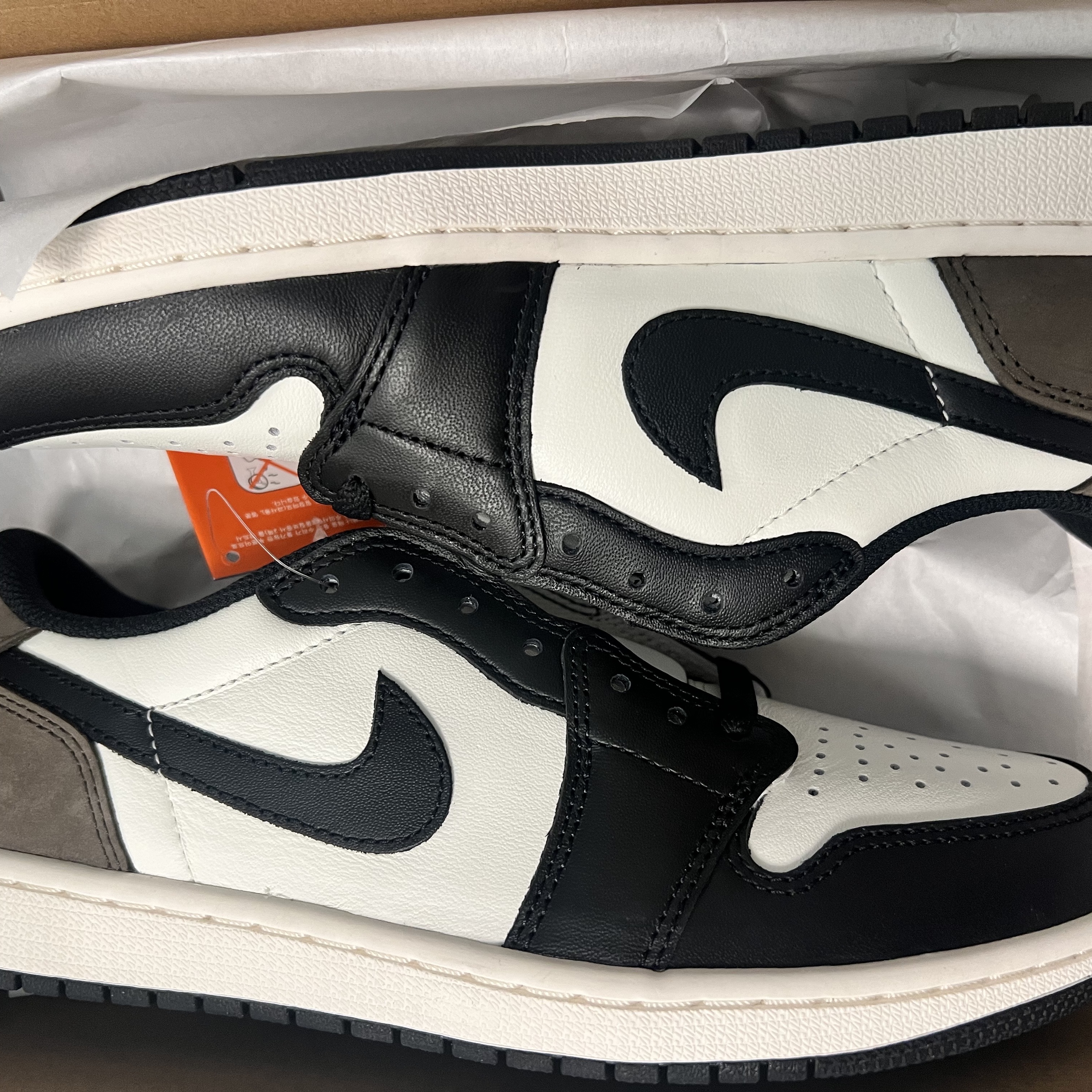 Jordan 1 Retro Low OG Mocha 착용 스타일 - 5