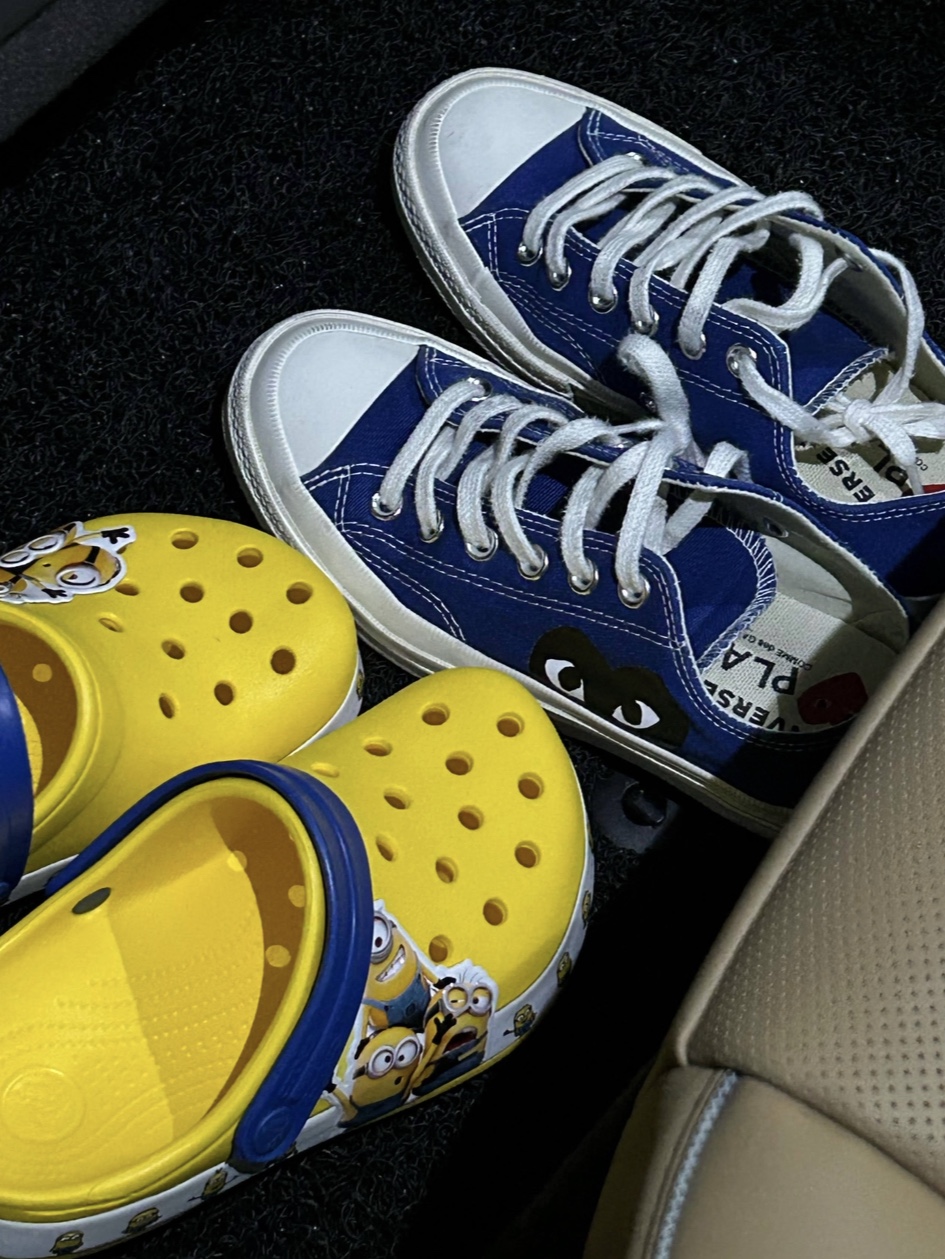 (Kids) Crocs Fun Lab I Am Minions Clog Yellow 착용 스타일 - 3