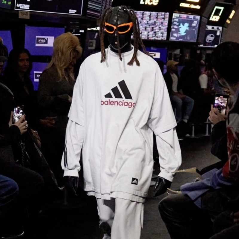 Balenciaga x Adidas Oversized T-Shirt White 착용 스타일