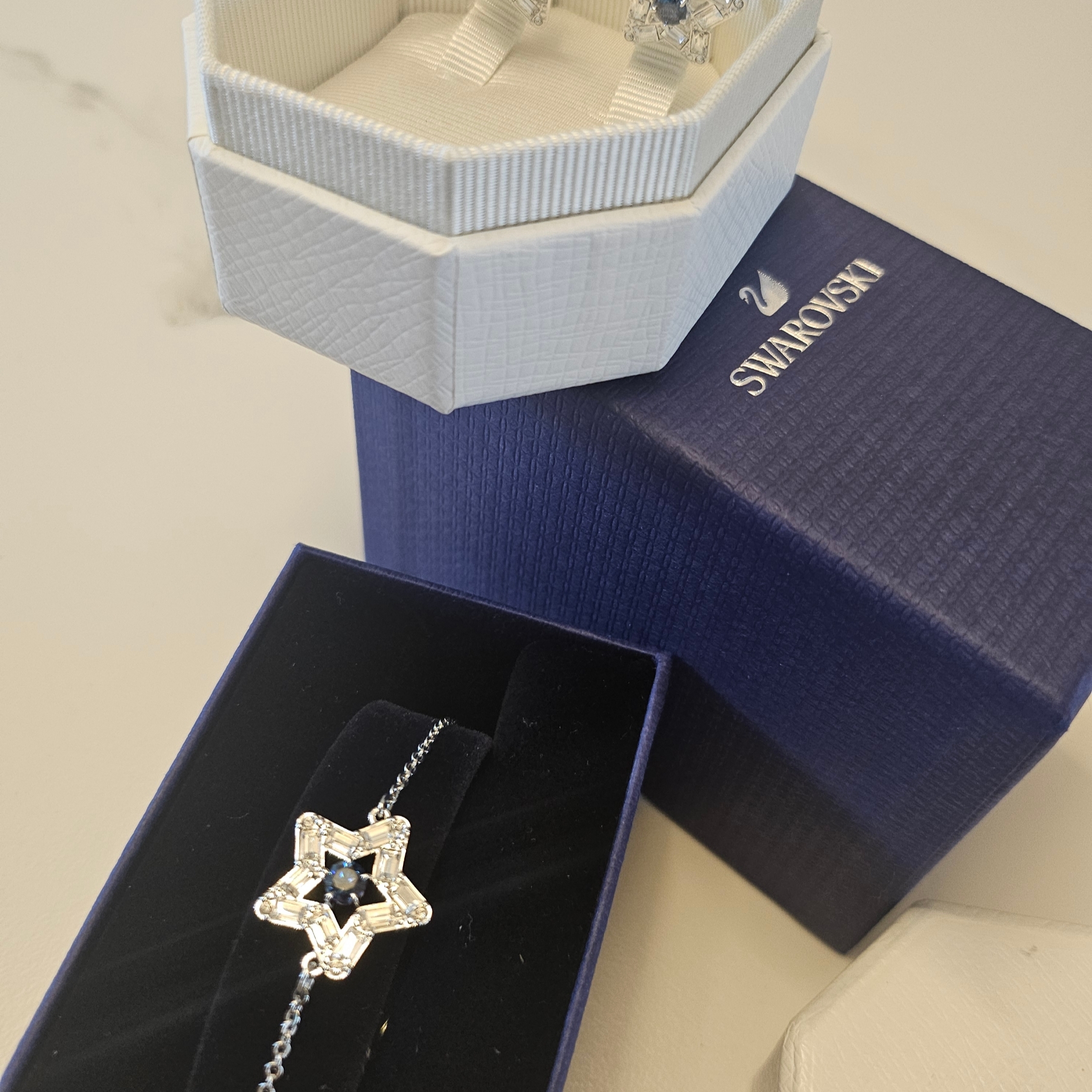 (W) Swarovski Stella Stud Earrings Blue Rhodium Plated 착용 스타일