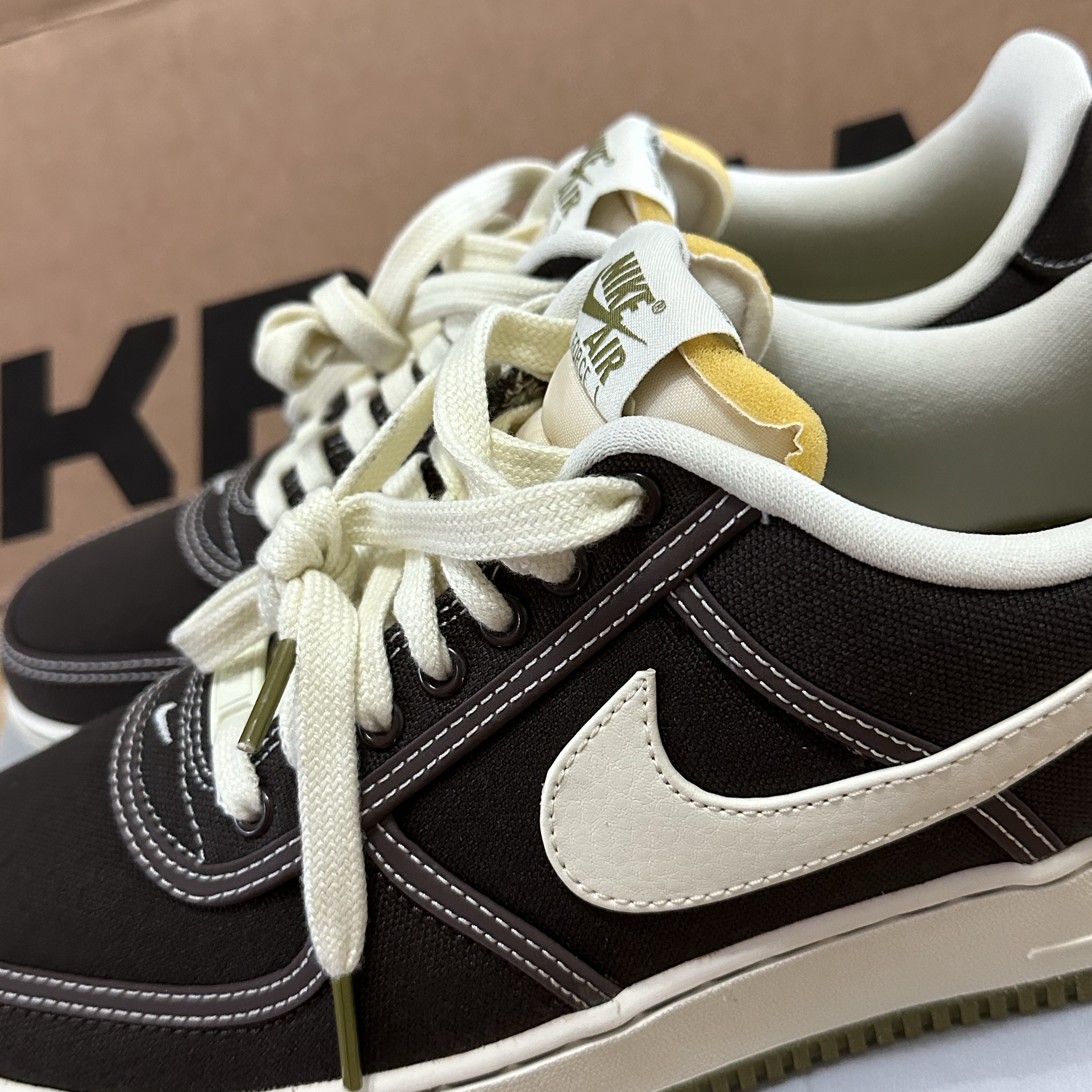 Nike Air Force 1 '07 PRM Baroque Brown Coconut Milk 착용 스타일