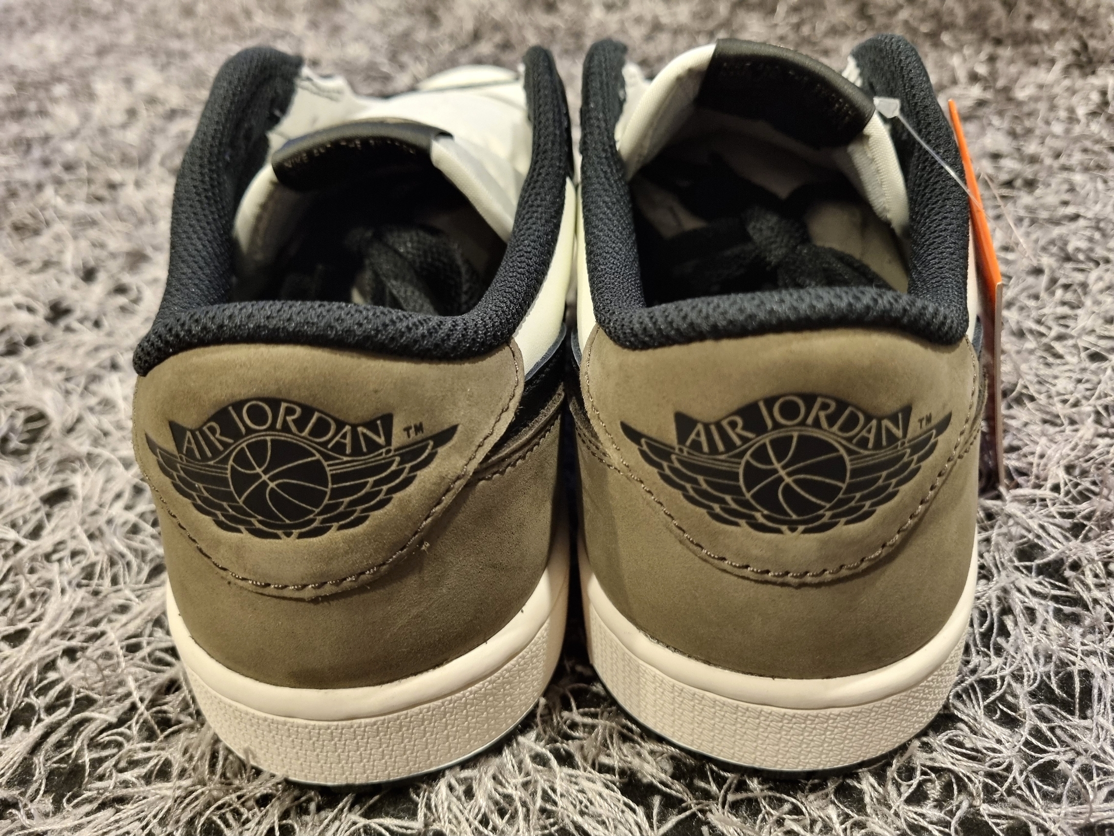 Jordan 1 Retro Low OG Mocha 착용 스타일 - 5