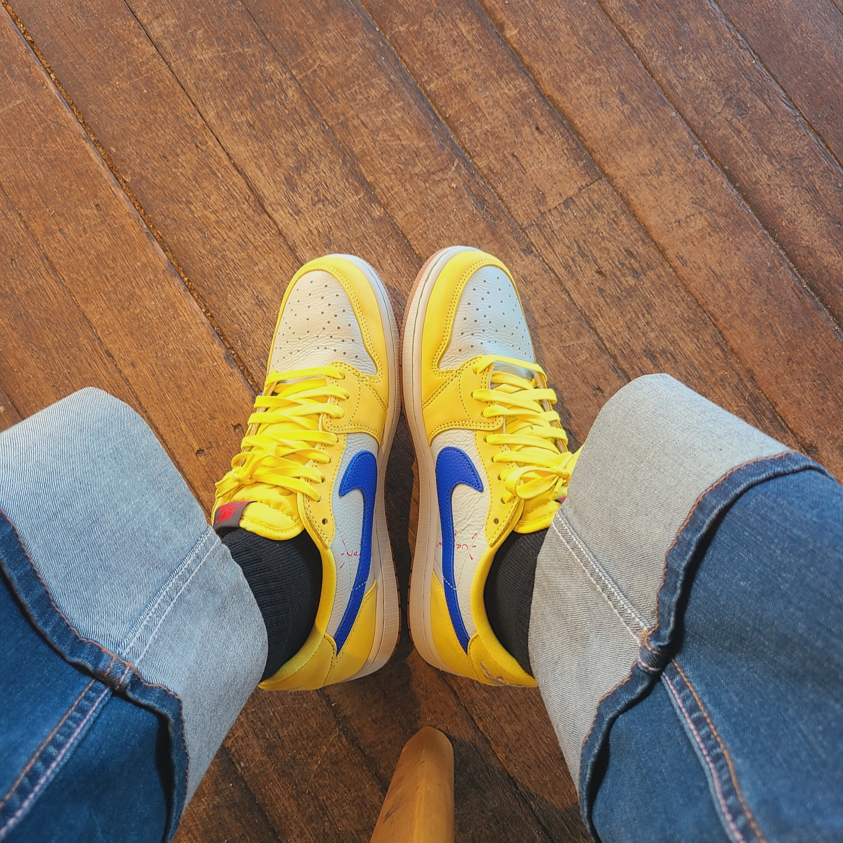 (W) Jordan 1 x Travis Scott Retro Low OG SP Canary 착용 스타일