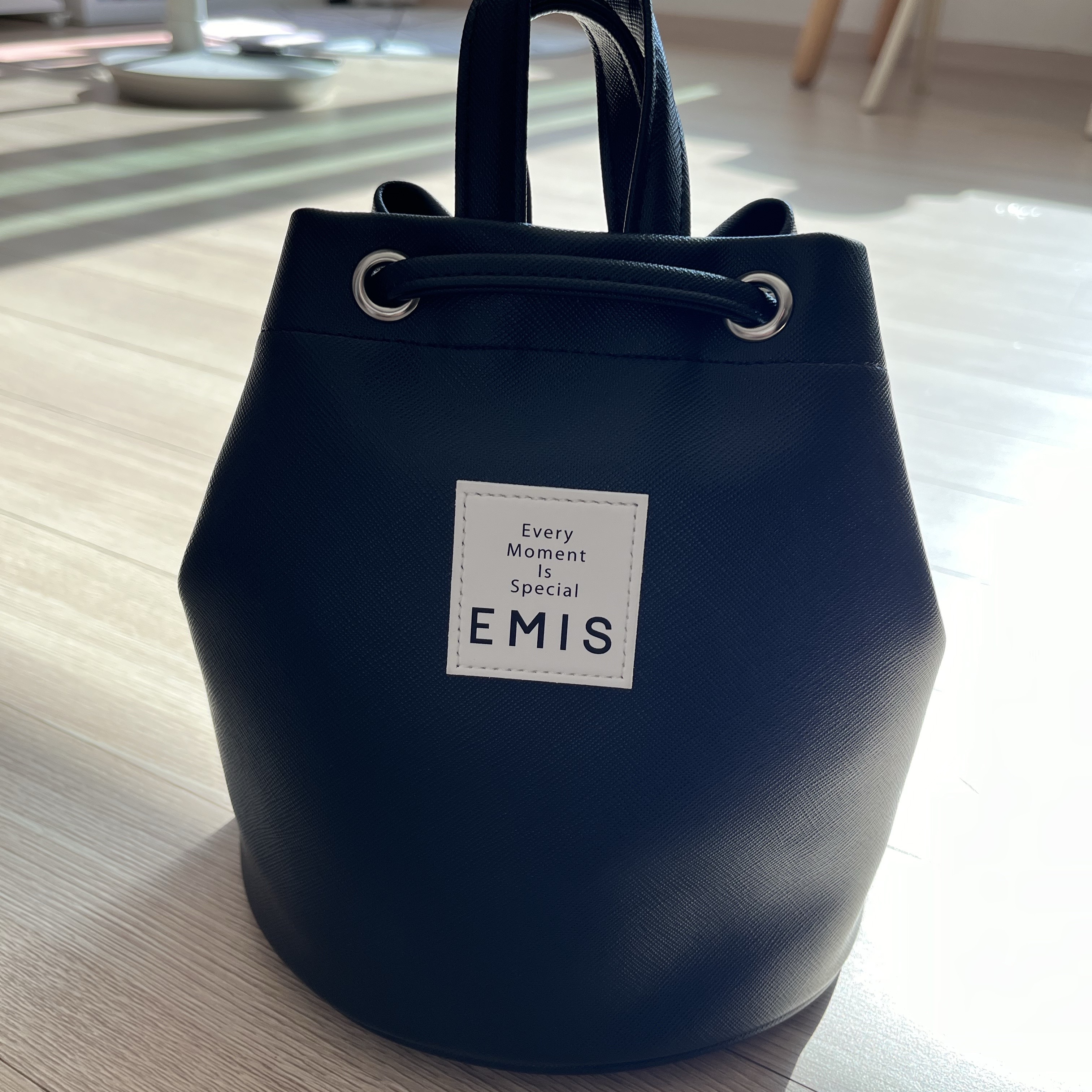 Emis Leather Mini Backpack Black 착용 스타일