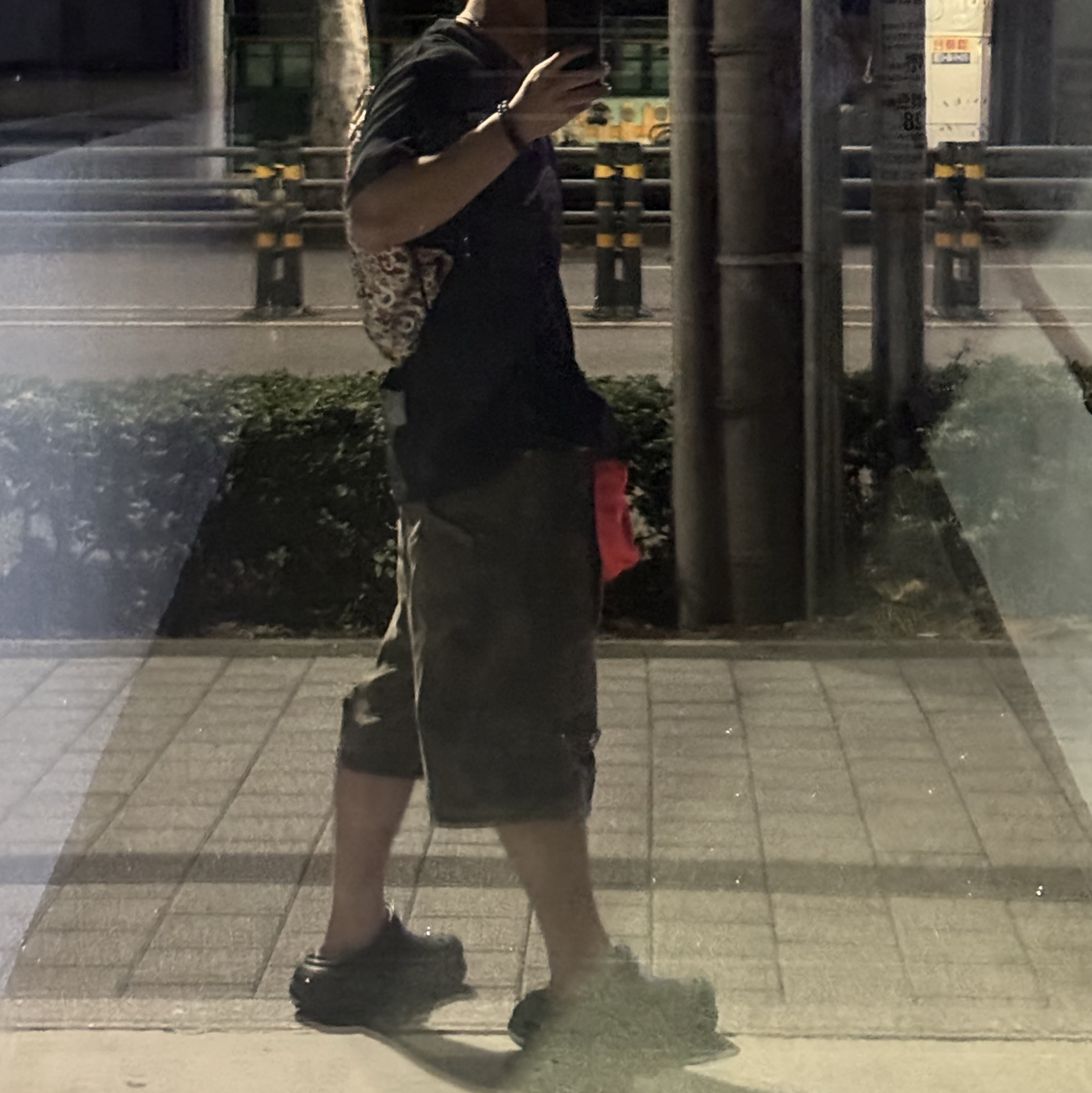 Crocs Classic Crush Clog Black, NewJeans Supernatural NJ x Murakami Drawstring Bag Ver. 착용 스타일