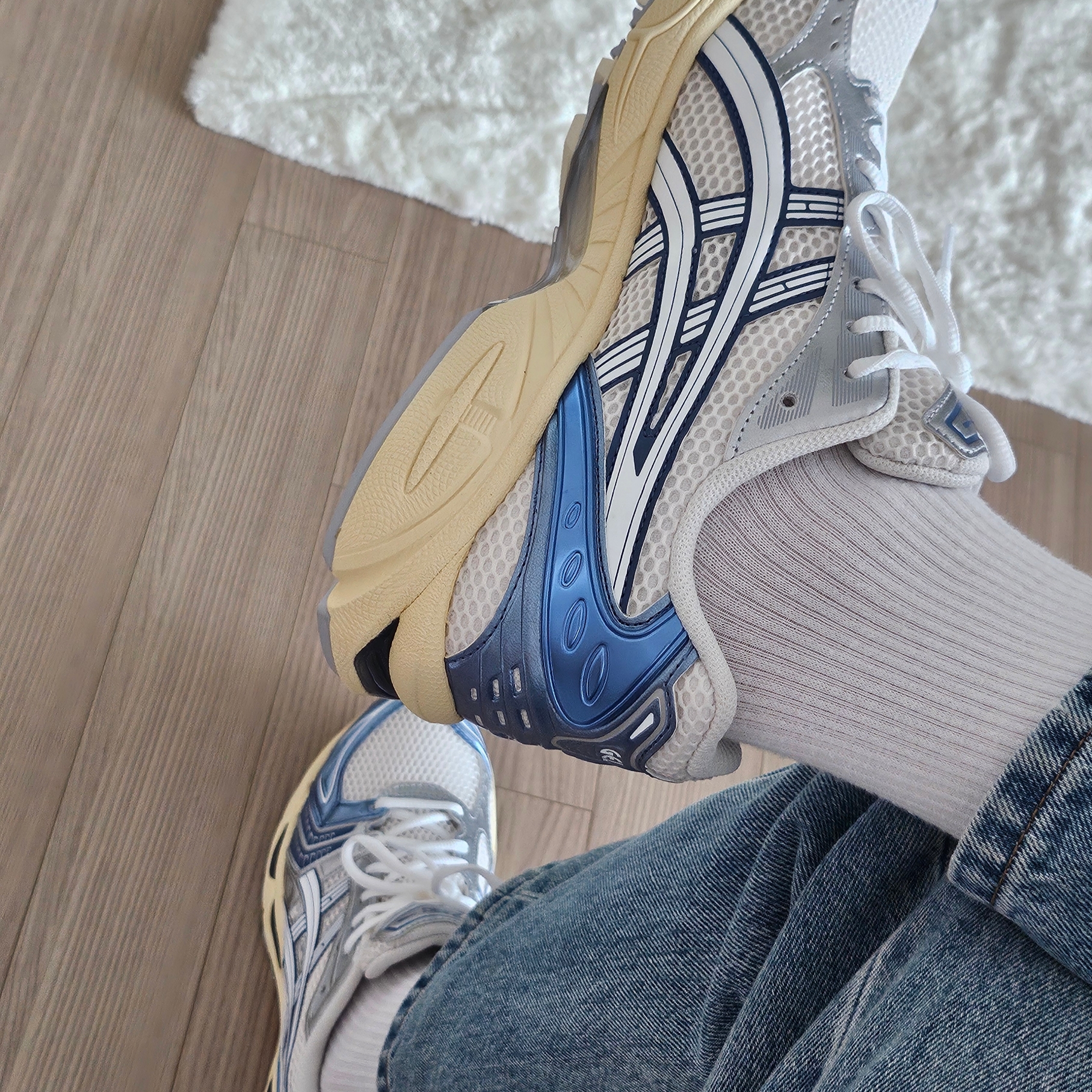 Asics Gel-Kayano 14 Metallic Blue 착용 스타일 - 1
