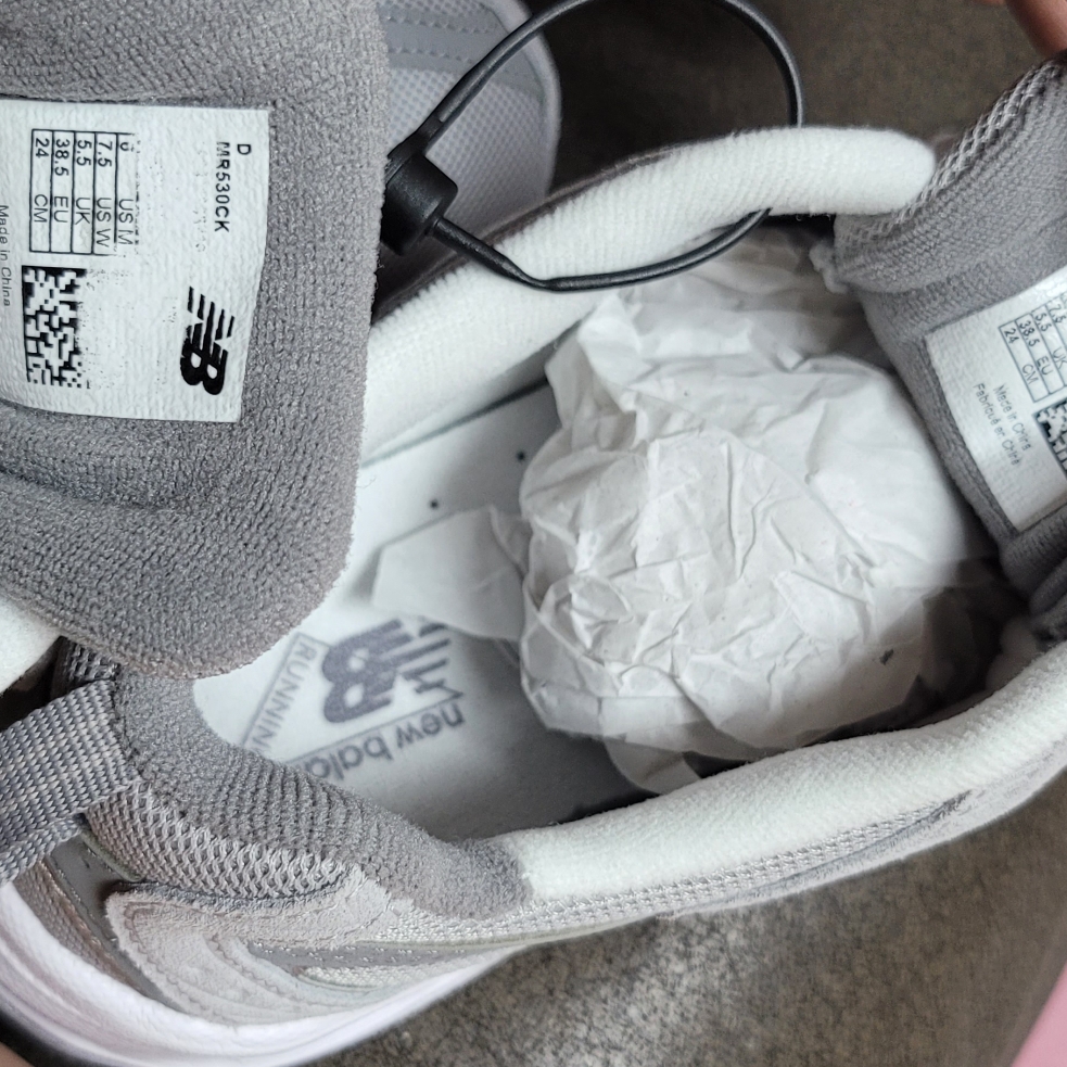 New Balance 530 Grey 착용 스타일