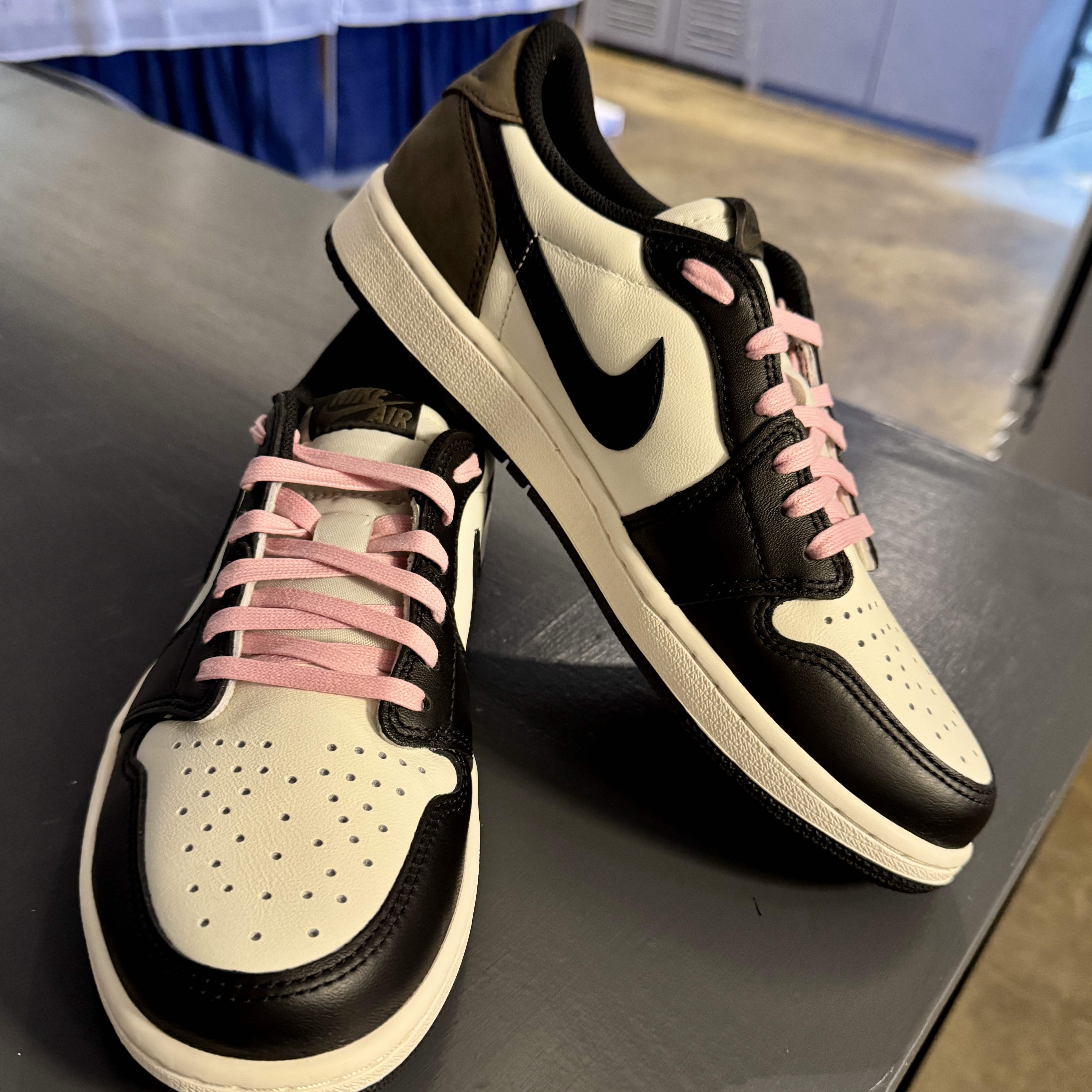 Jordan 1 Retro Low OG Mocha 착용 스타일 - 2