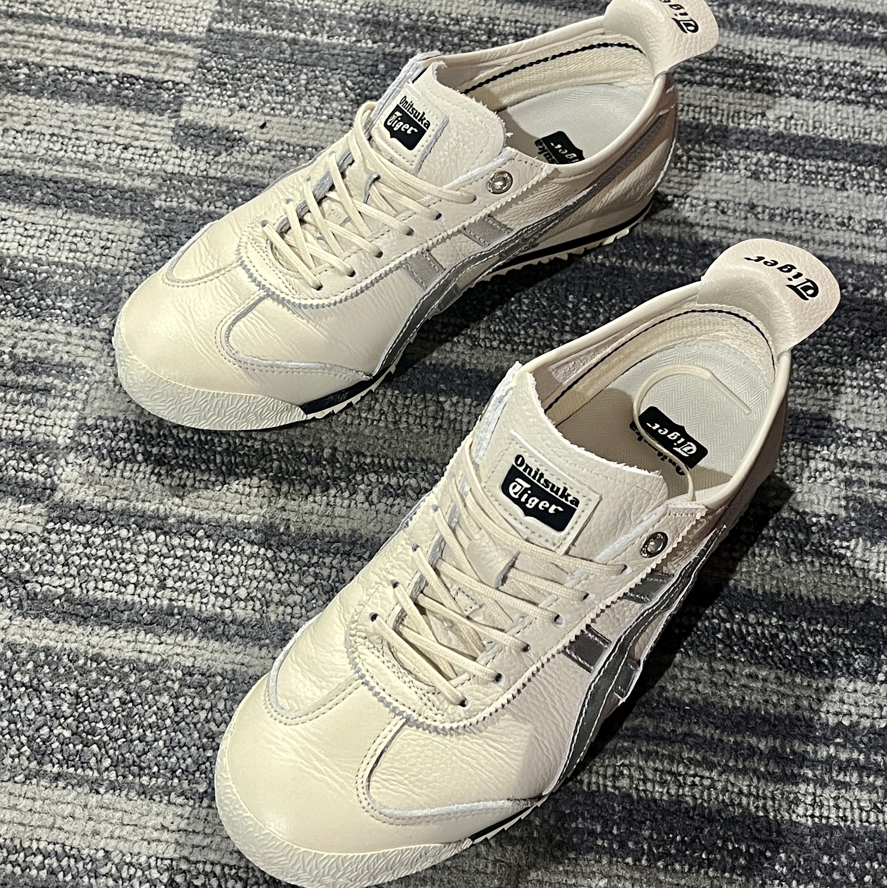 Onitsuka Tiger Mexico 66 SD Birch Silver 착용 스타일 - 2