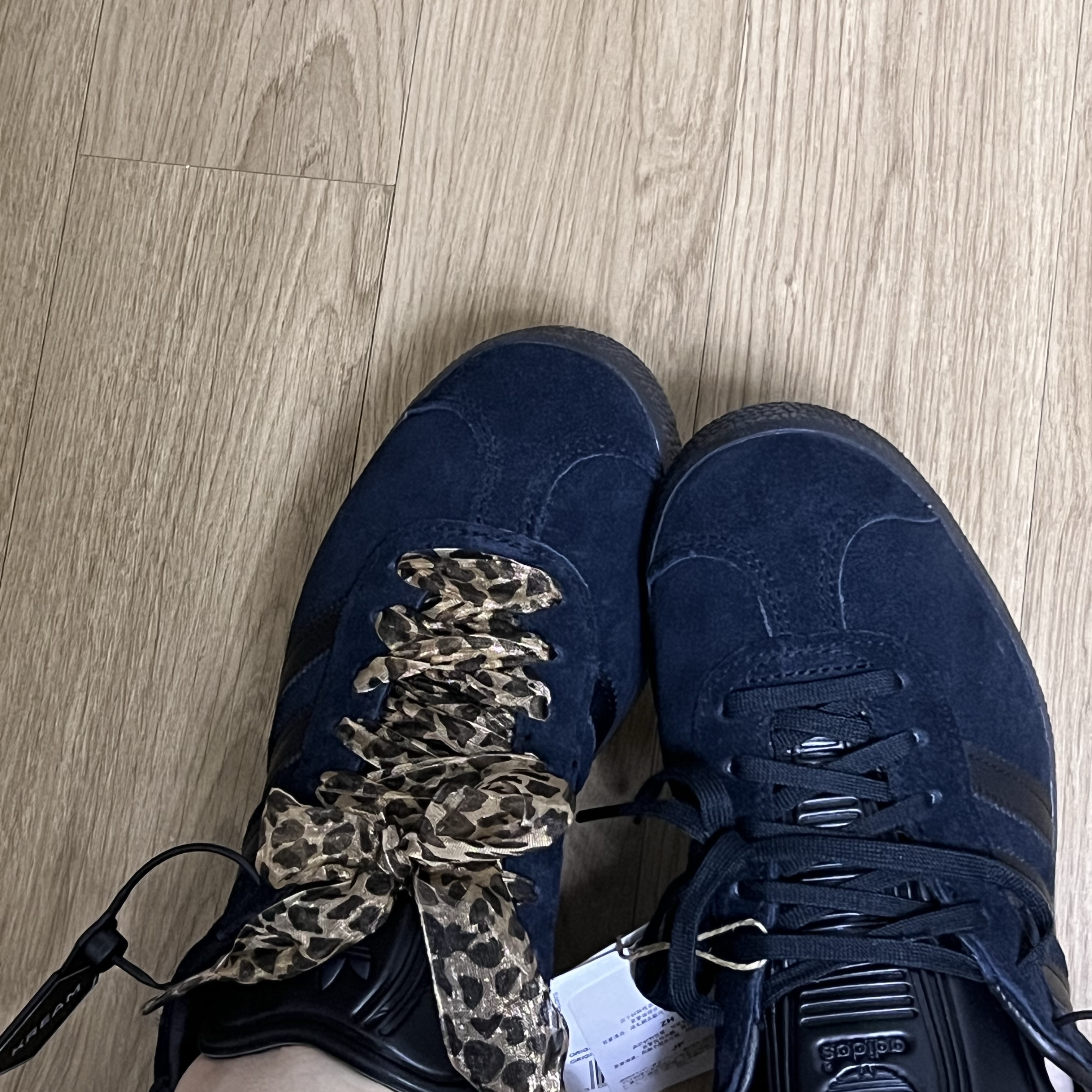 Adidas Gazelle Triple Black 착용 스타일