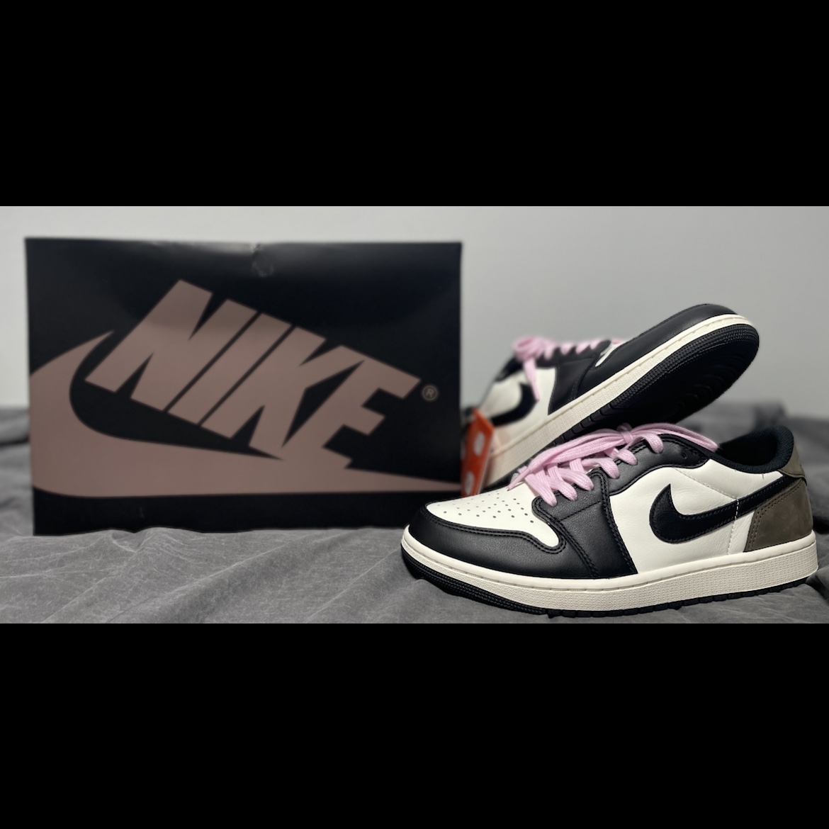 Jordan 1 Retro Low OG Mocha 착용 스타일 - 1