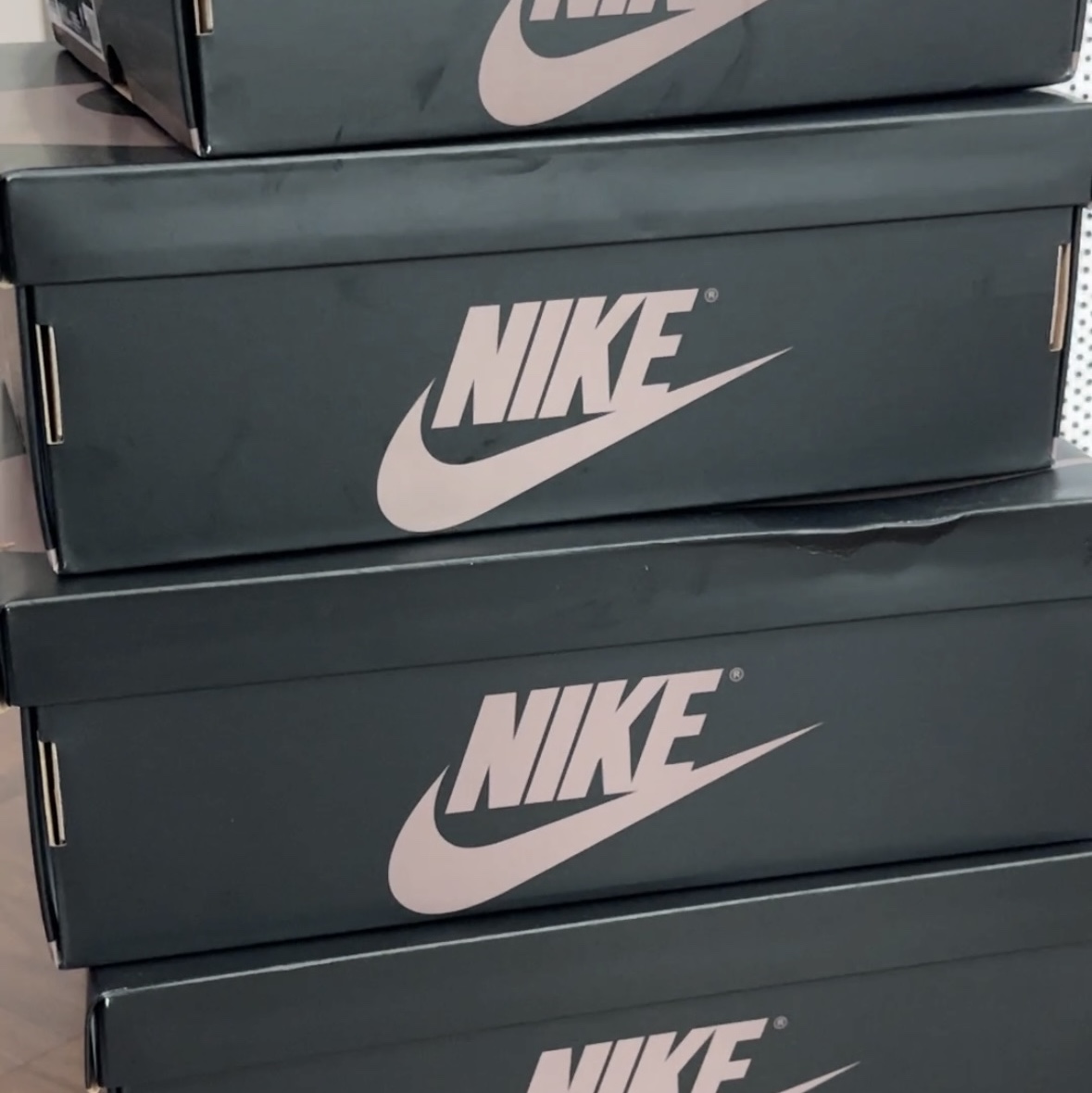 Jordan 1 Retro Low OG Mocha, (GS) Jordan 1 Retro Low OG Mocha 착용 스타일
