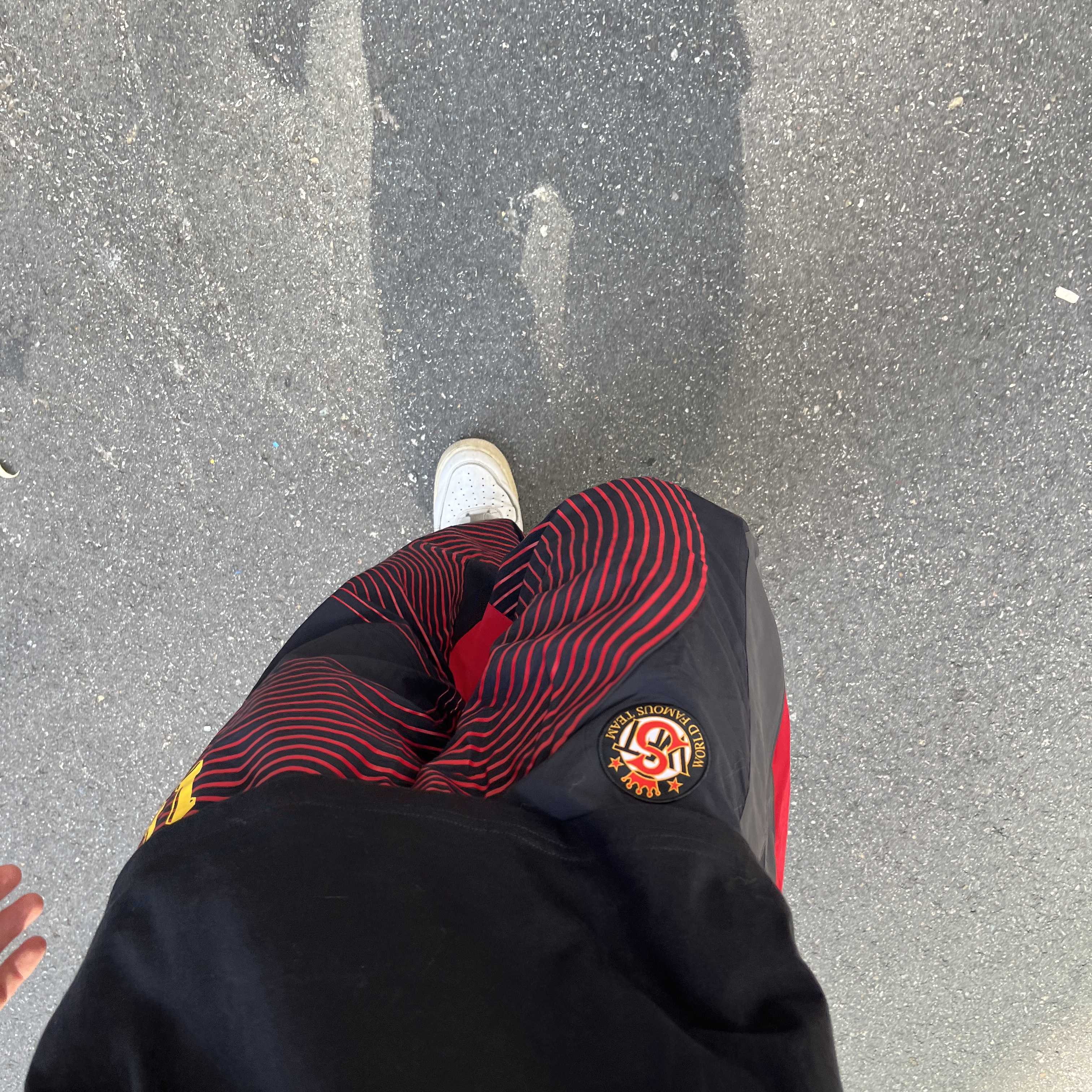 Supreme S Logo Track Pants Black - 24FW, Corteiz Reflective Alcatraz T-Shirt New Blank Triple Black 착용 스타일 - 1
