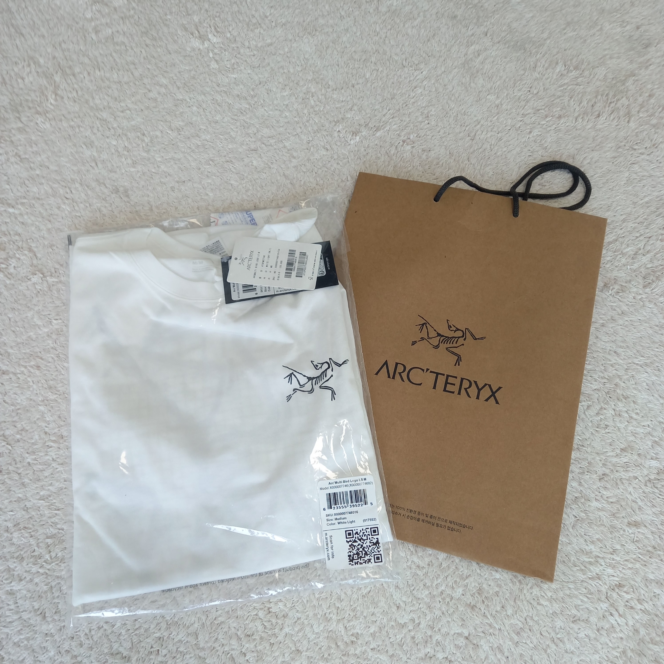 Arc'teryx Arc'Multi Bird Logo LS T-Shirt White Light 착용 스타일 - 4