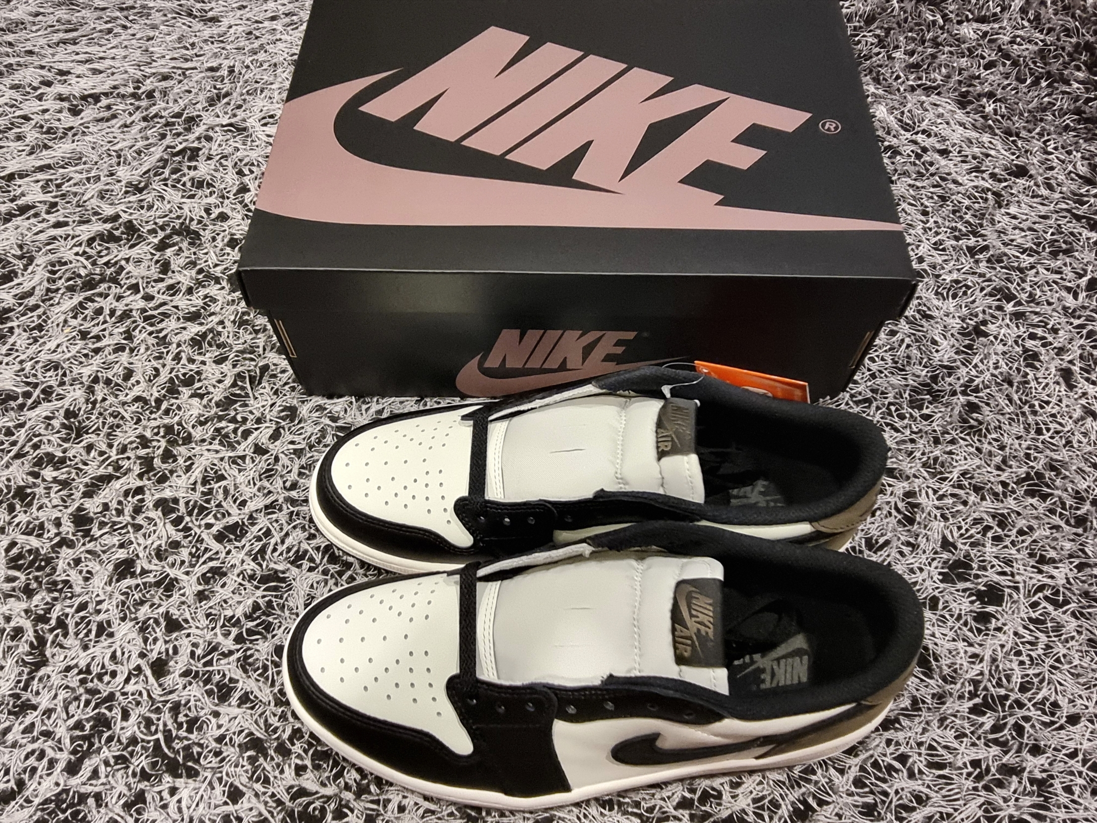 Jordan 1 Retro Low OG Mocha 착용 스타일 - 6