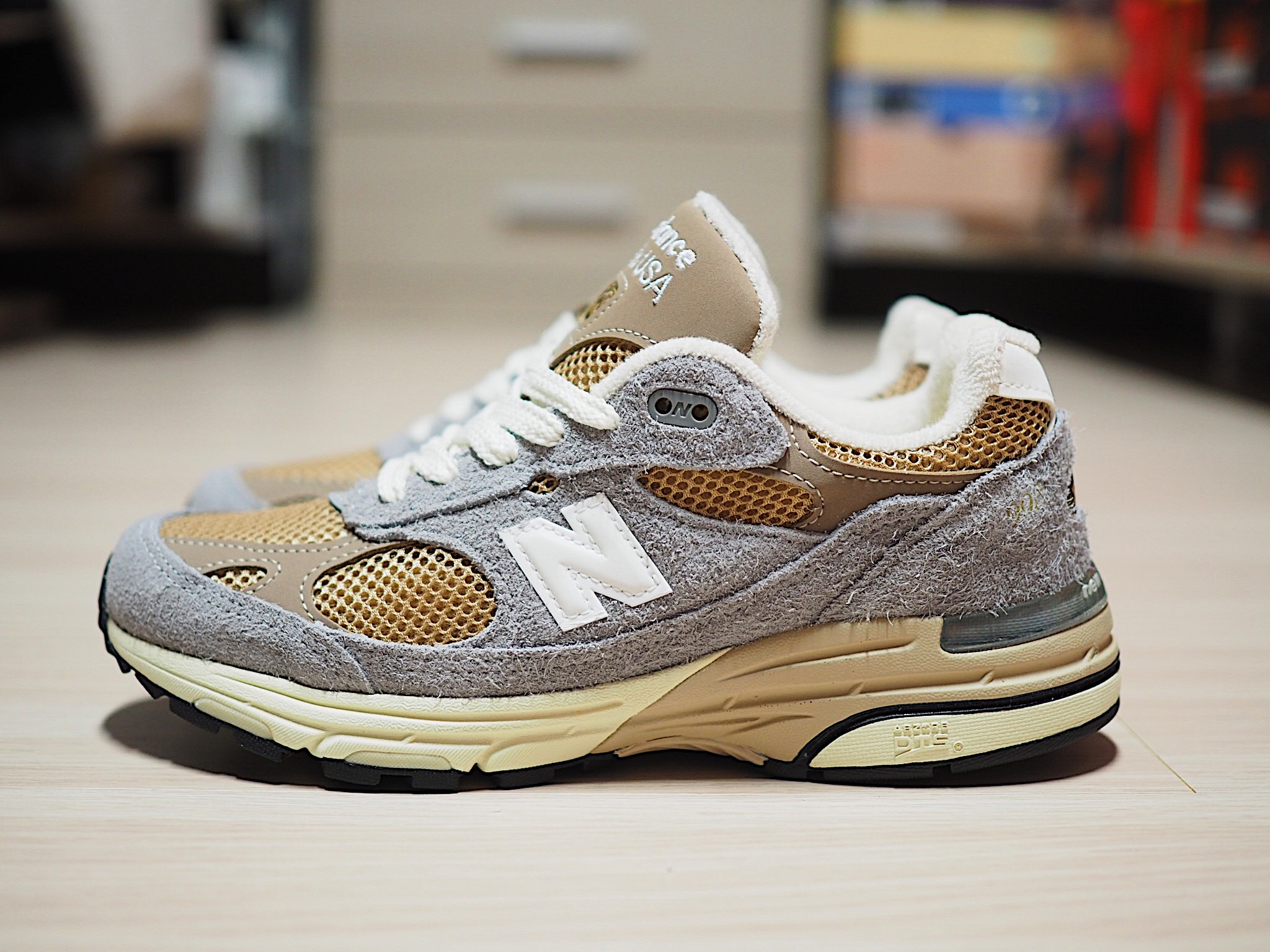 New Balance 993 Made in USA Shadow Grey Driftwood 착용 스타일 - 1