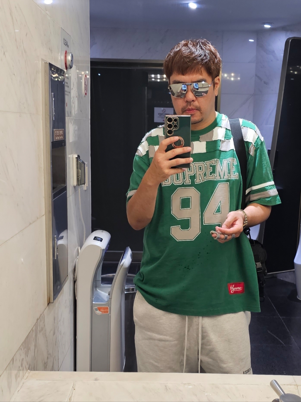 Supreme Patchwork Yoke Football Top Green - 24FW, Adidas Yeezy 700 V3 Kyanite 착용 스타일 - 2