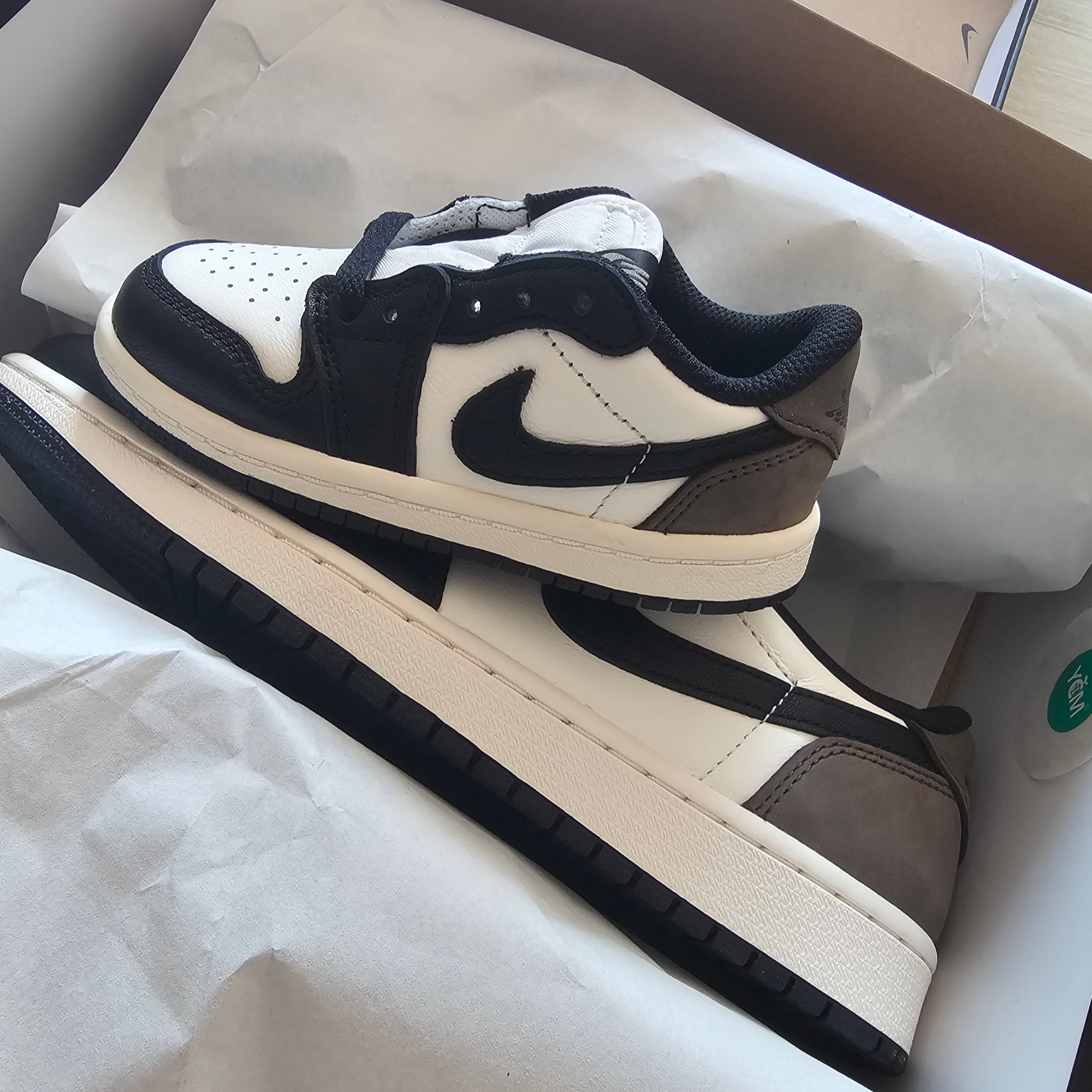 Jordan 1 Retro Low OG Mocha 착용 스타일