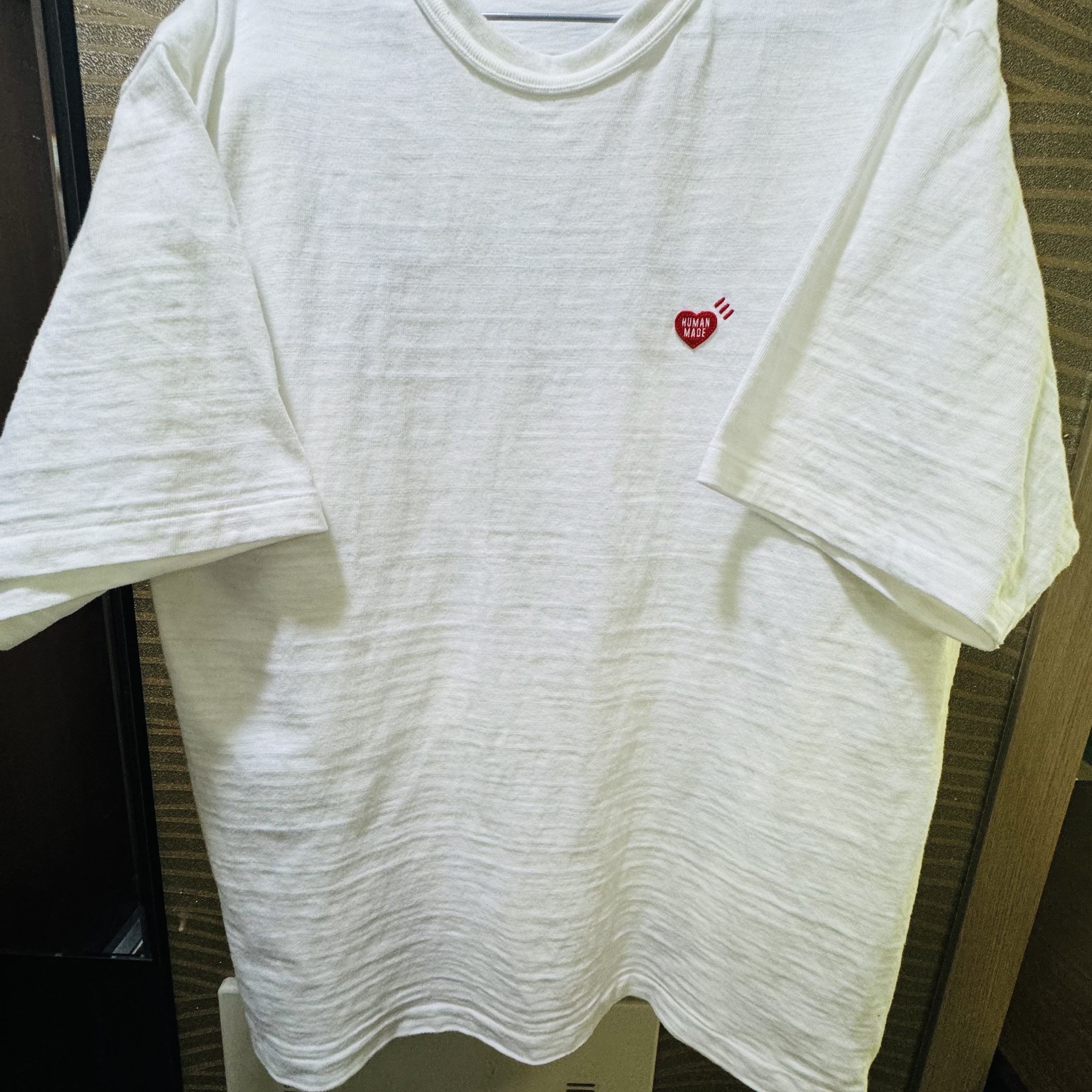 Human Made Heart Badge T-Shirt White - Offline Store Exclusive 착용 스타일
