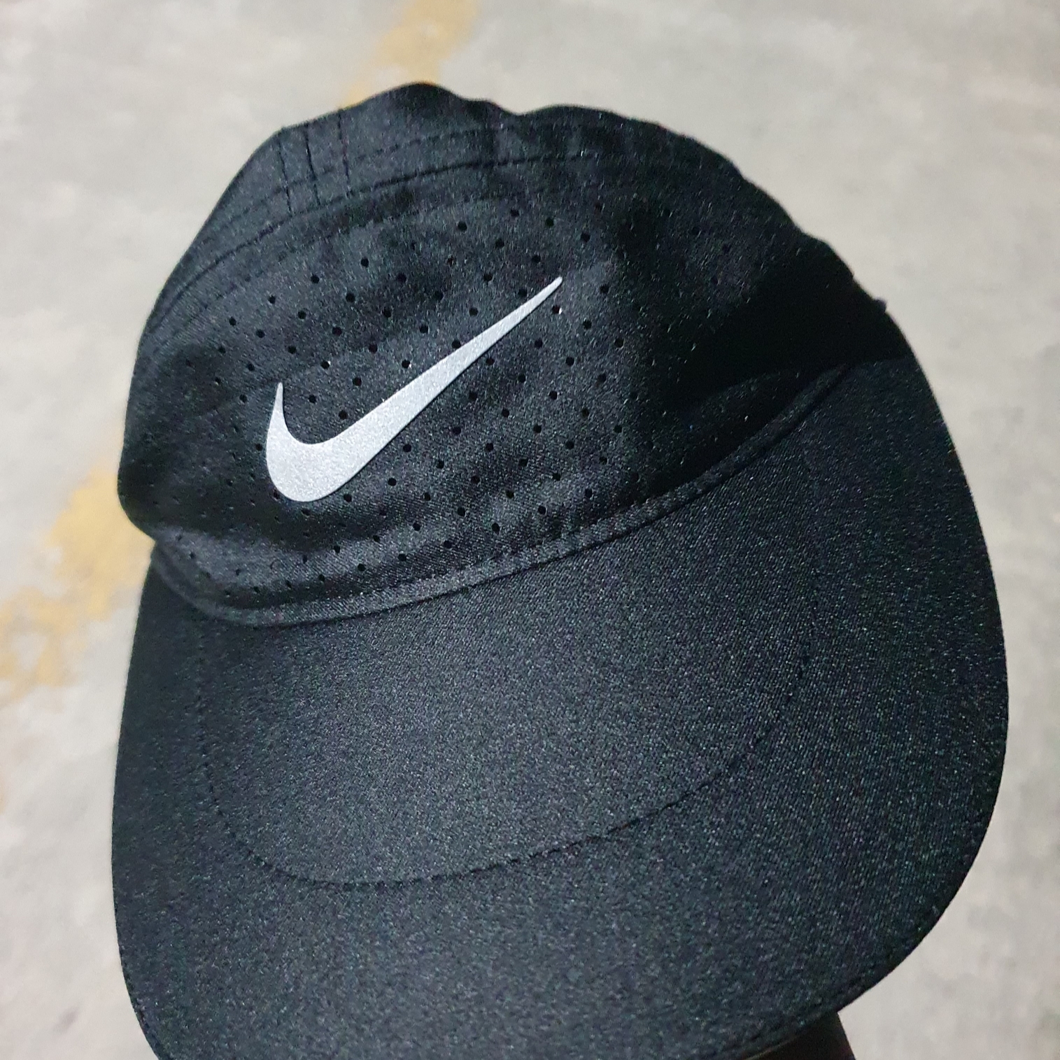 Nike Aerobill Tailwind Running Cap Black 착용 스타일