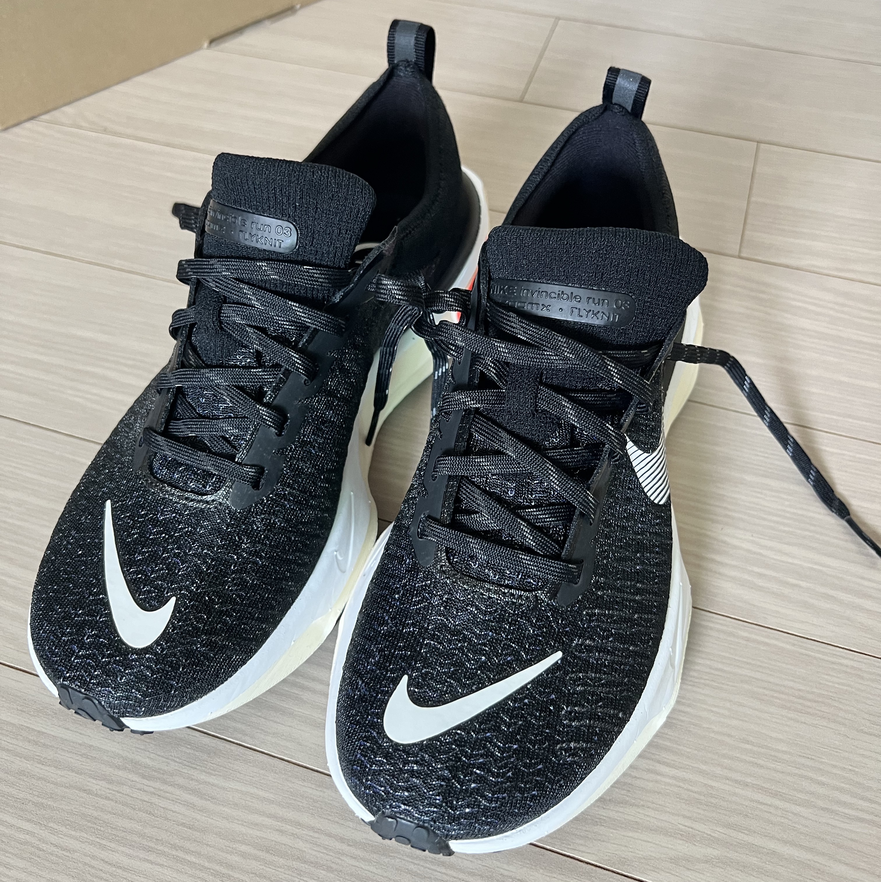 Nike ZoomX Invincible Run Flyknit 3 Black White 착용 스타일 - 2
