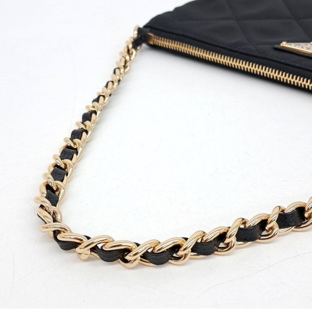 Prada Re-Nylon Pouch Black 착용 스타일