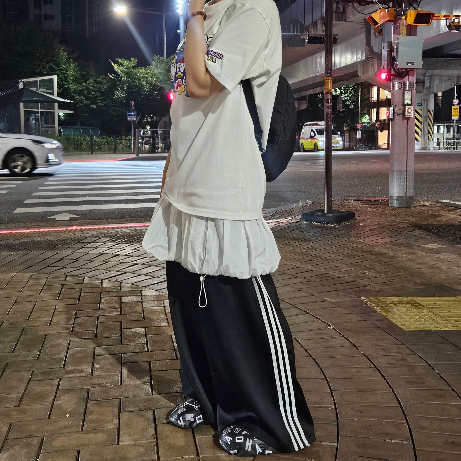 Mischief 2Way Mesh Sling Bag Black 착용 스타일 - 1