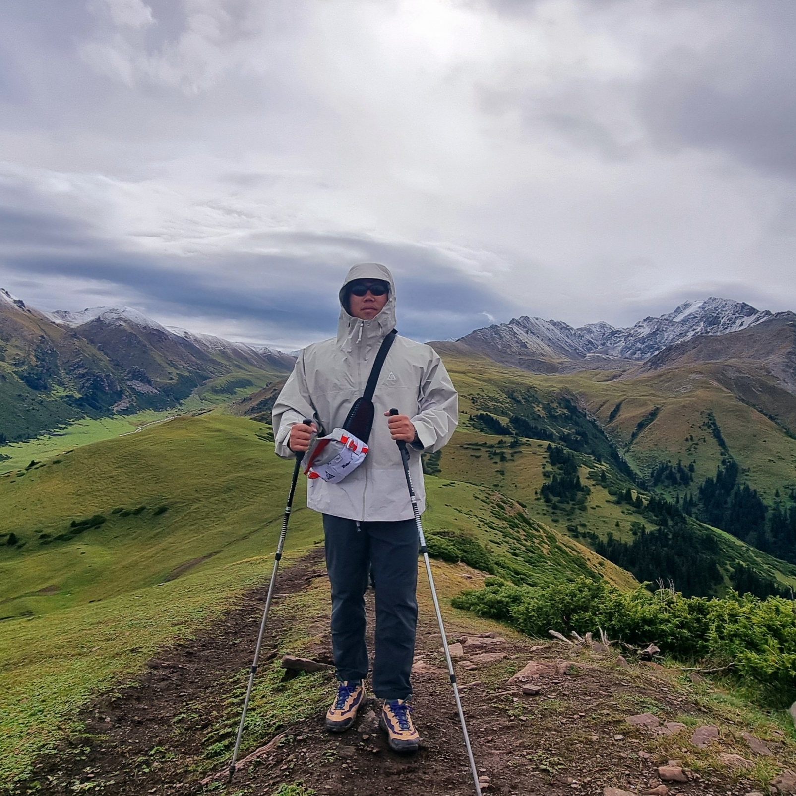 Nike ACG Storm-Fit ADV Chain of Craters Jacket Light Stone - US/EU, Nike ACG Smith Summit Cargo Pants Black Anthracite - Asia 착용 스타일 - 2