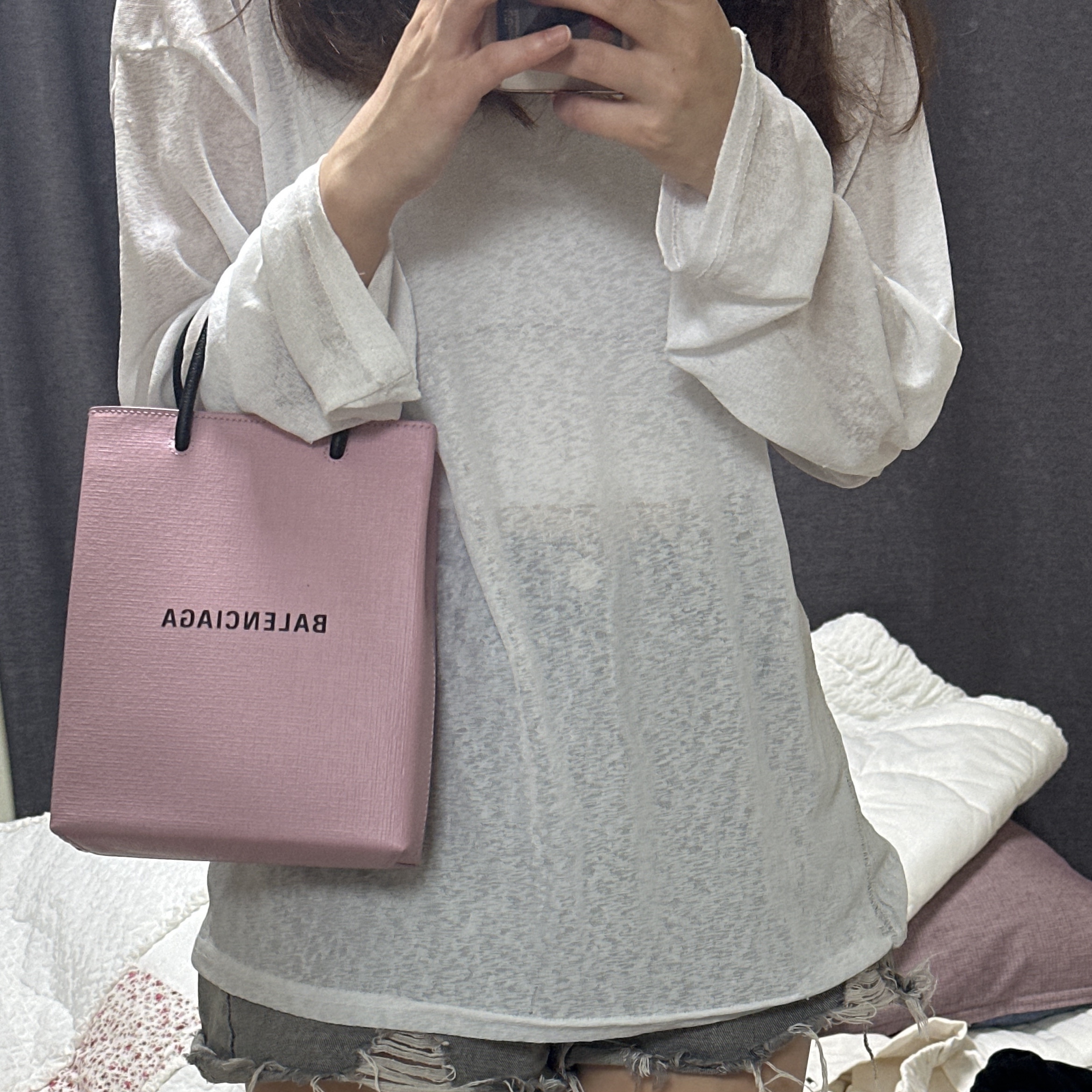 Balenciaga Large Shopping Bag Pink 착용 스타일 - 1